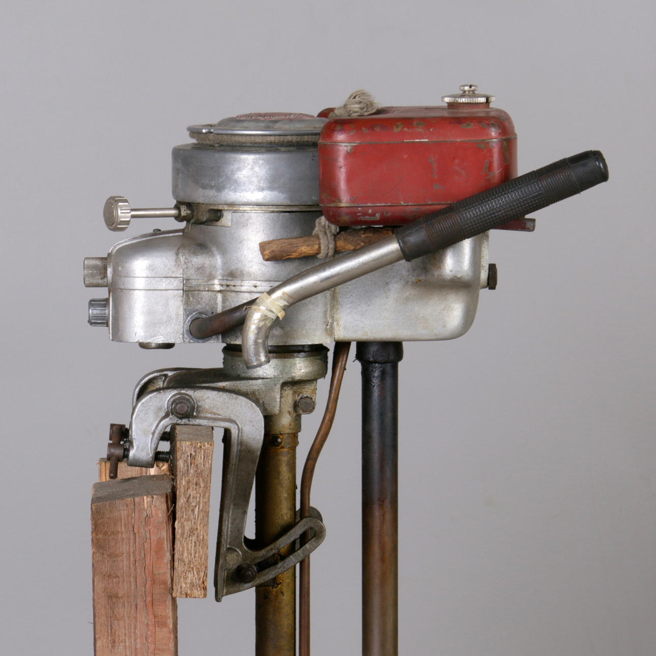 BÅTMOTOR, med trästativ, Archimedes Stockholm.