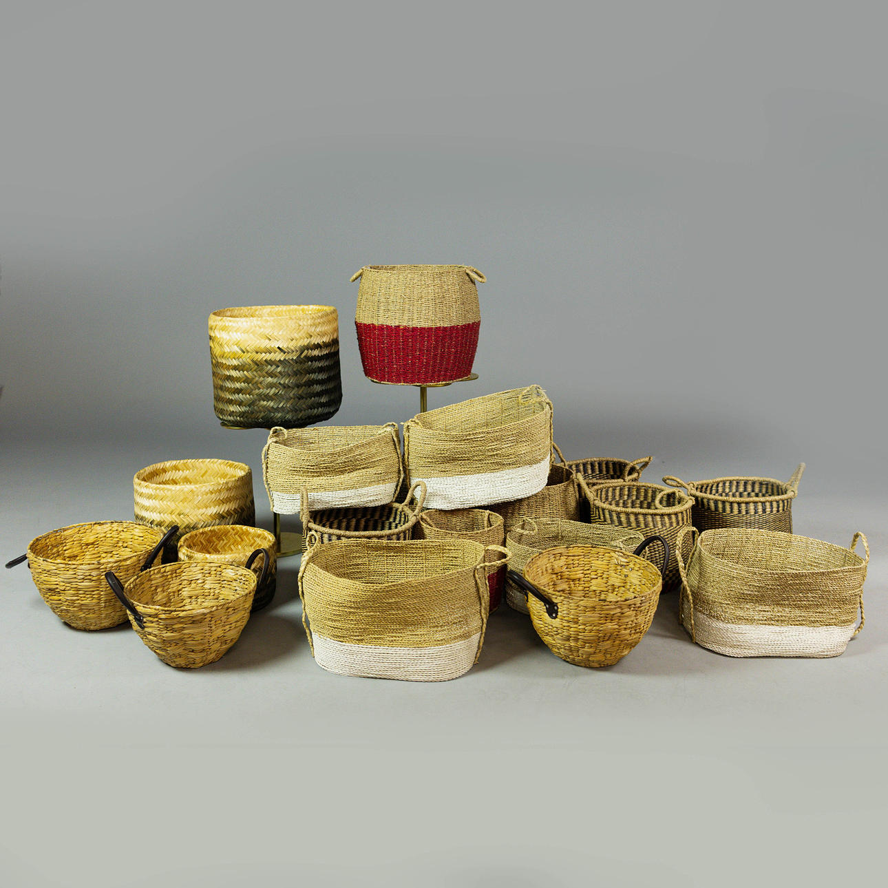 WICKER AND RATTAN BASKETS (20).