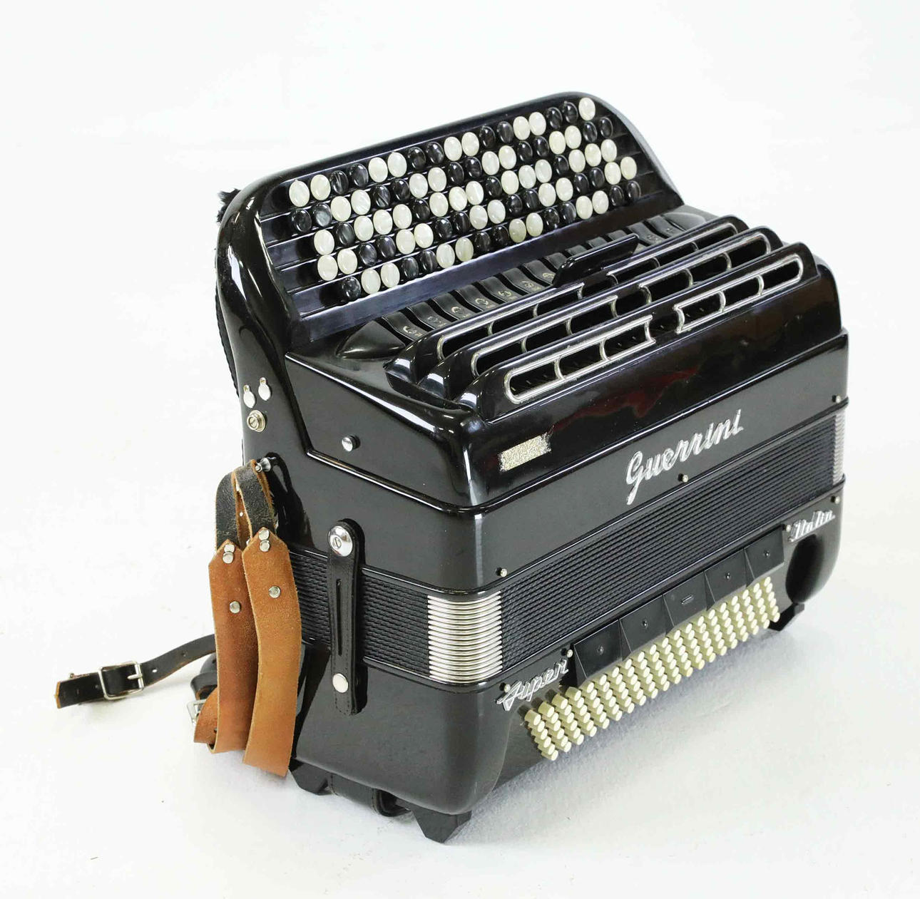 Ein Akkordeon, Guerrini Super, Italien, 20. Jahrhundert.