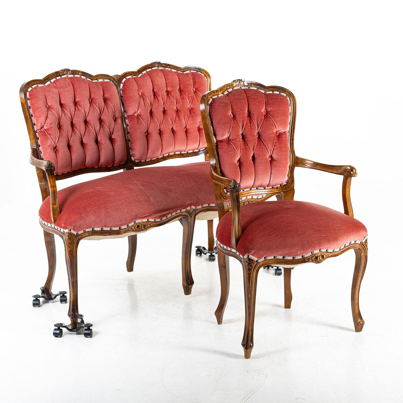 Sofá y sillón de estilo rococó, siglo XX.