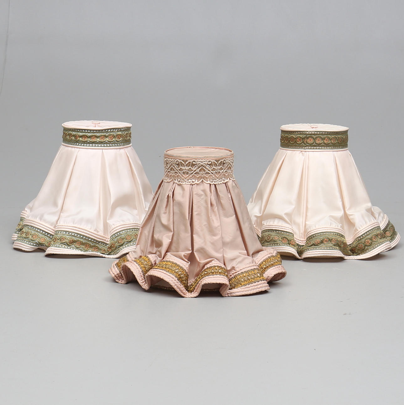 LAMPSKÄRMAR, 3 st (2+1), 1900-tal.