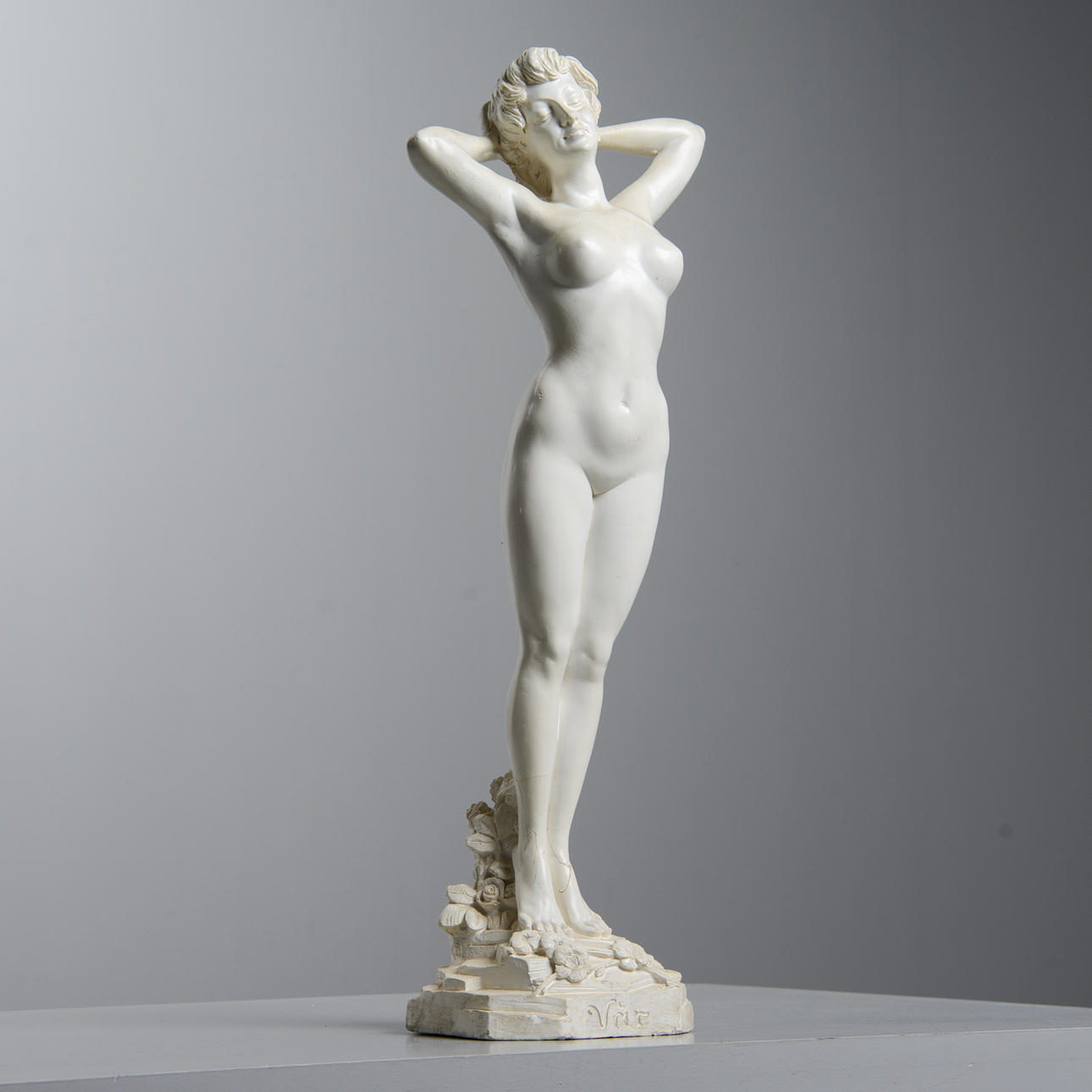 STATYETT. "Vår", konstmassa.