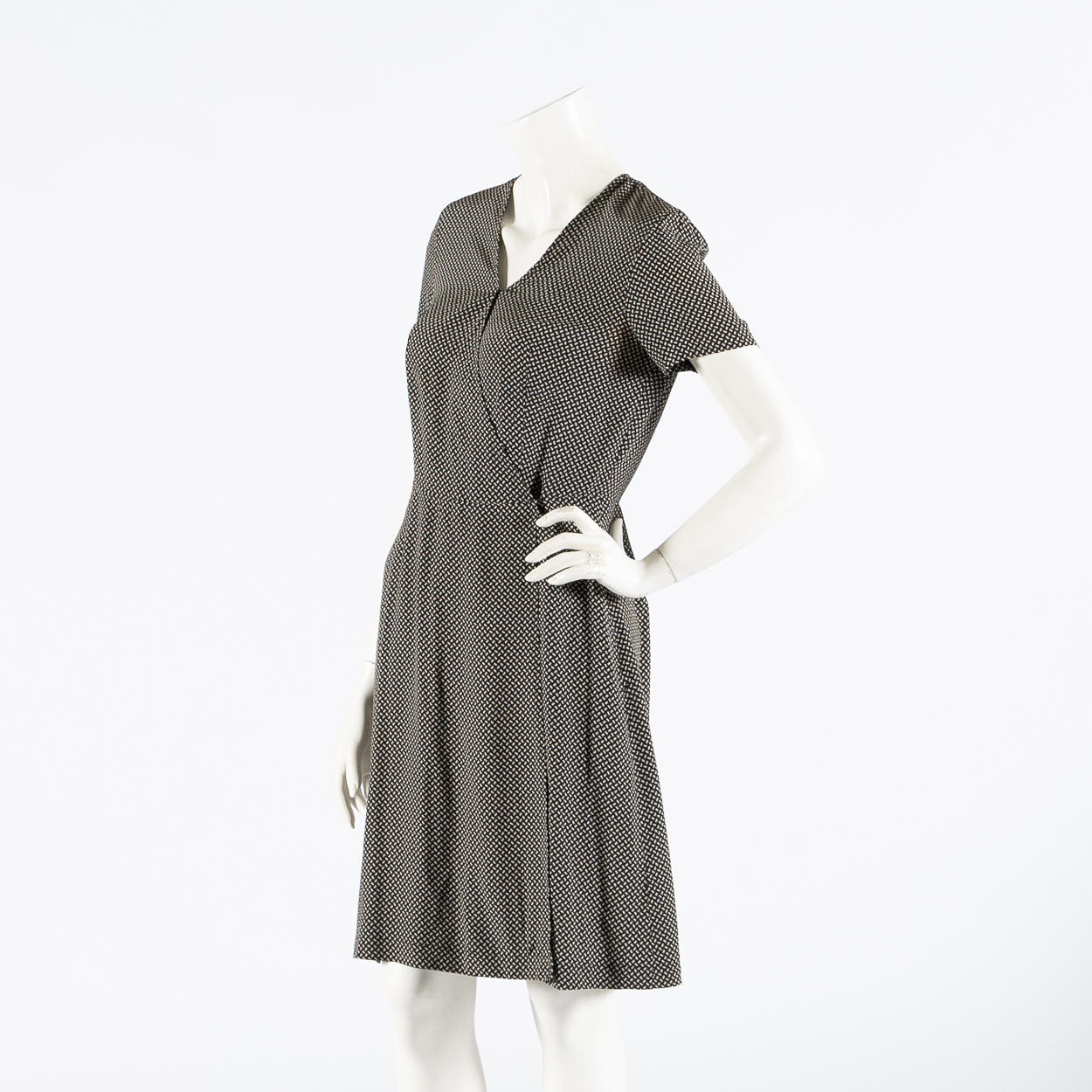 MAX MARA, Wrap-around dress in small patterned silk, size 38/40, circa 2000.