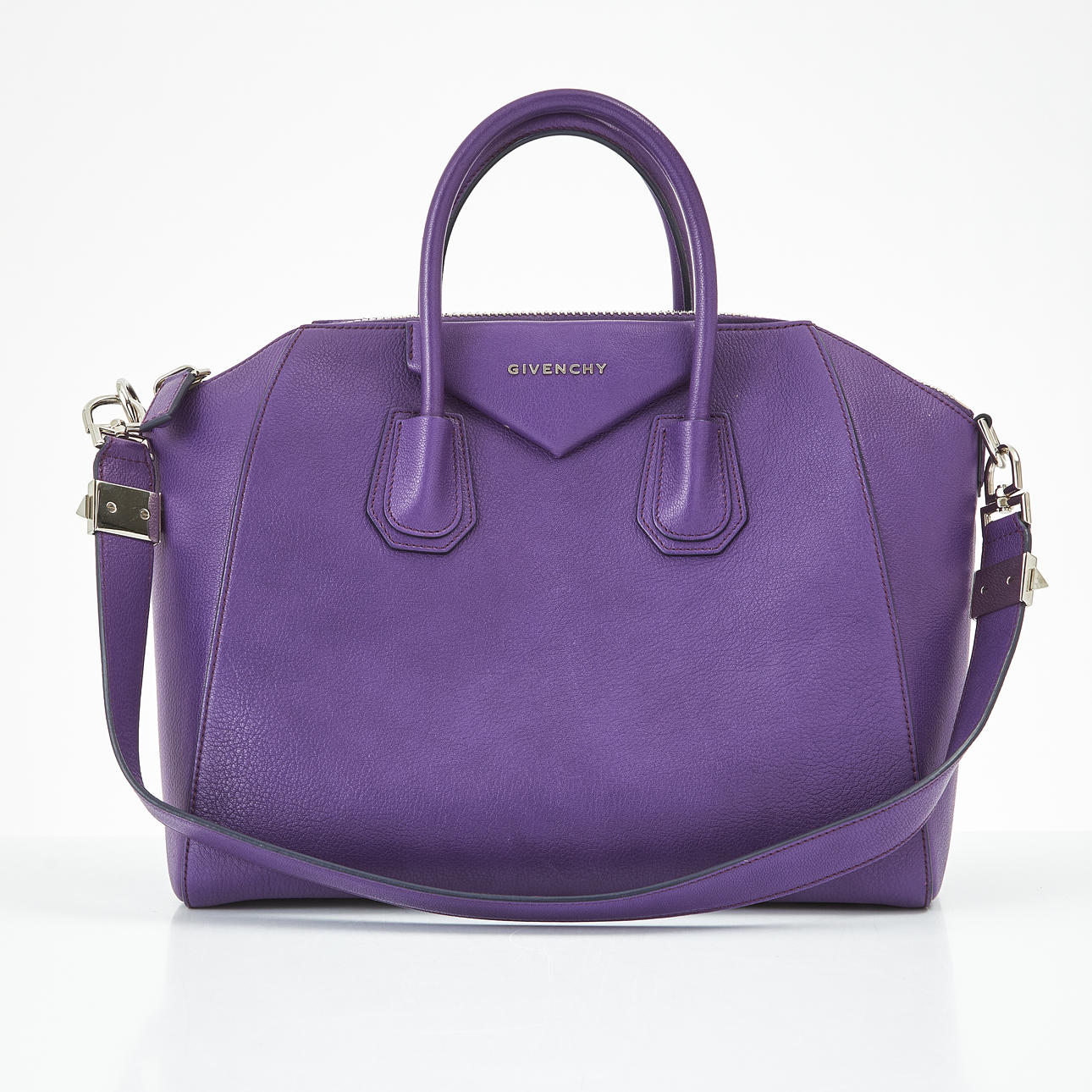 GIVENCHY, handbag, “Antigona”.