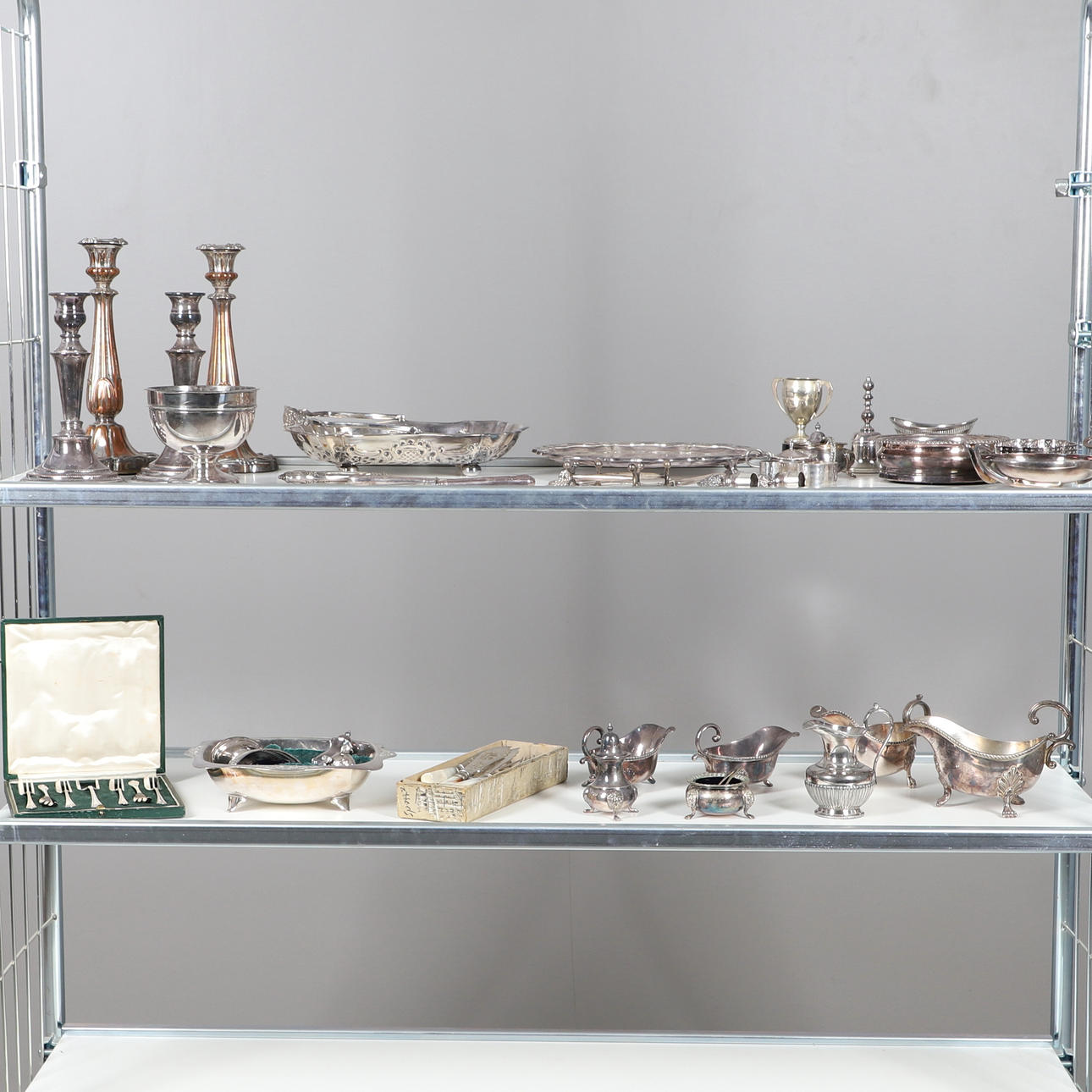 A LARGE MIXED LOT OF SILVER PLATED TABLEWARE ITEMS ETC.