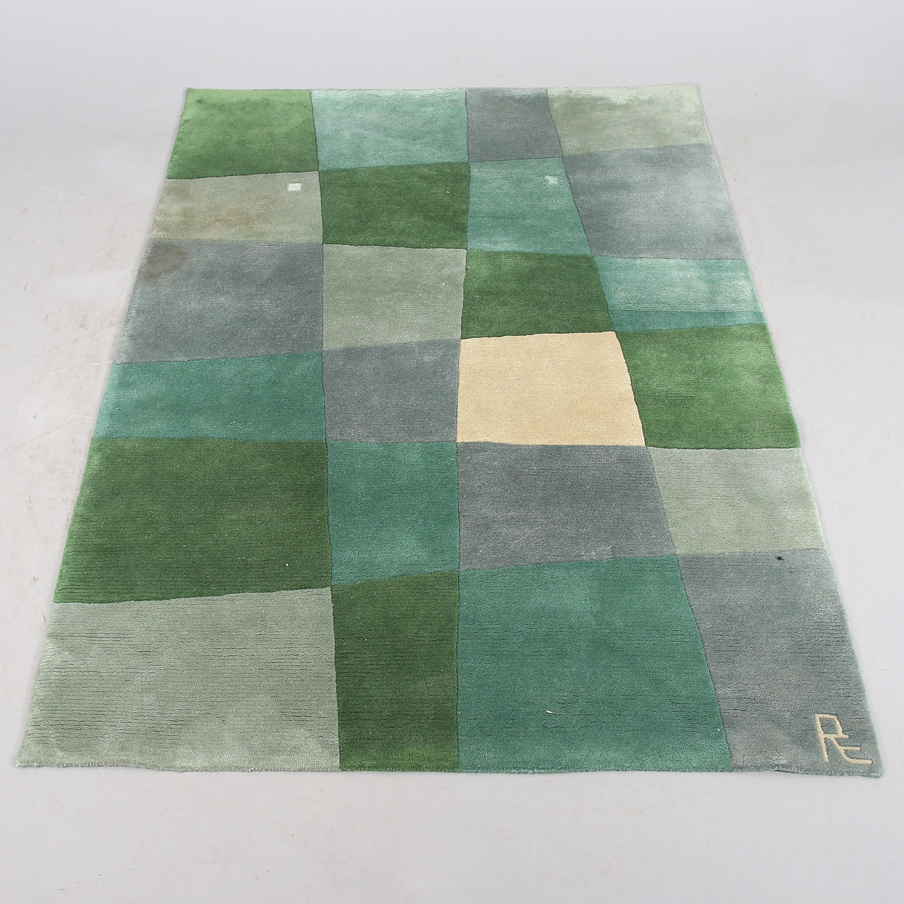 MATTA, tuftad, monogramsignerad RE. 147 x 200 cm.