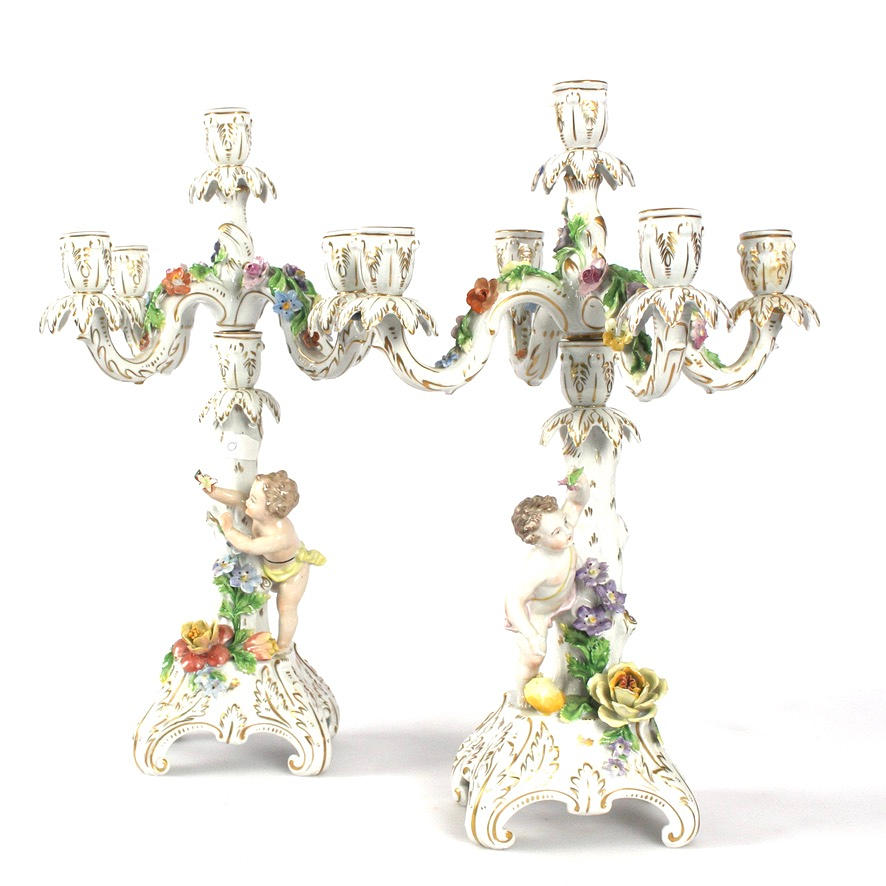 Dos candelabros de gres porcelánico, Dresden.