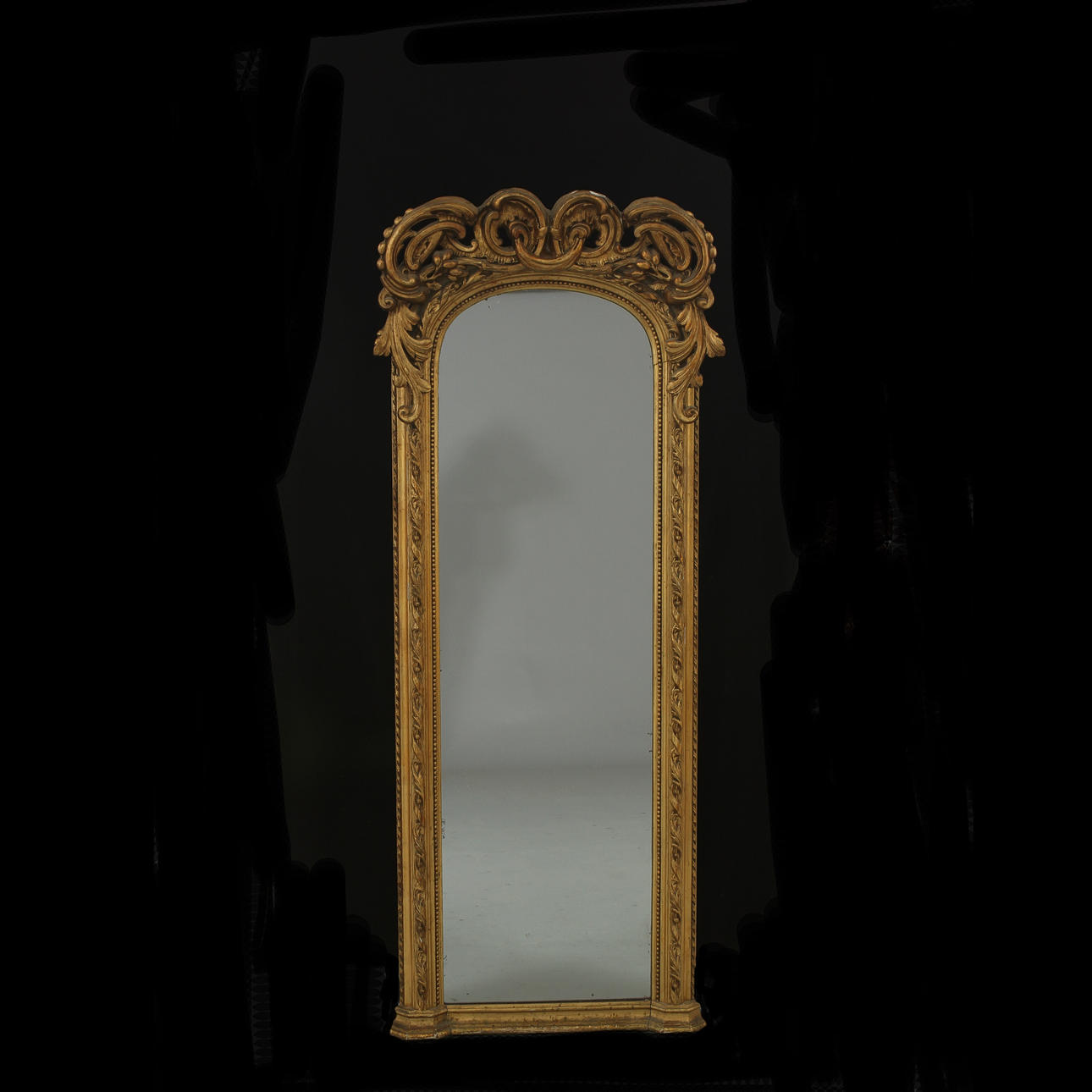 SPEGEL med KONSOLBORD, rokokostil, 1800-talets andra hälft.