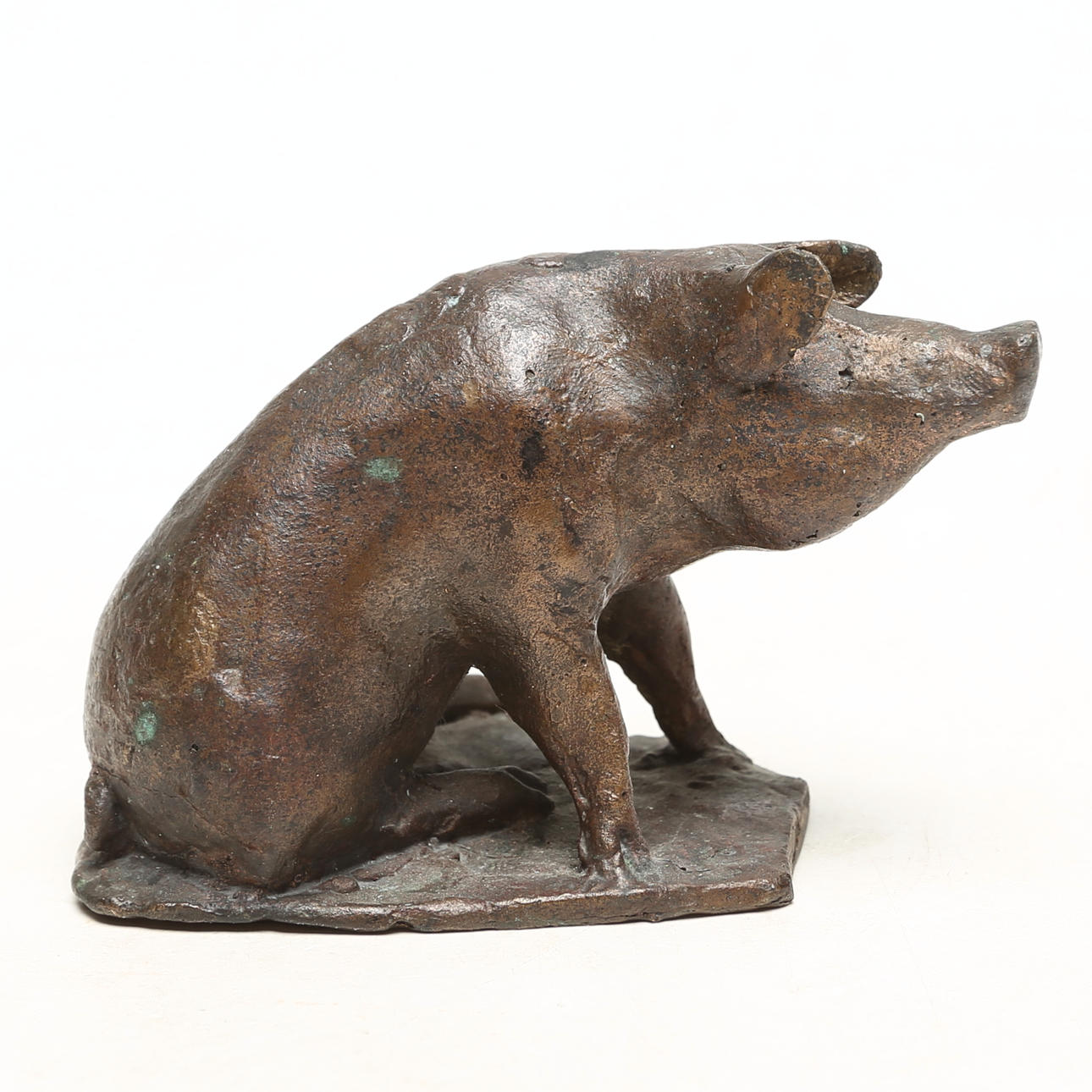 OIDENTIFIERAD KONSTNÄR. A BRONZE PIG SCULPTURE, probably unsigned.