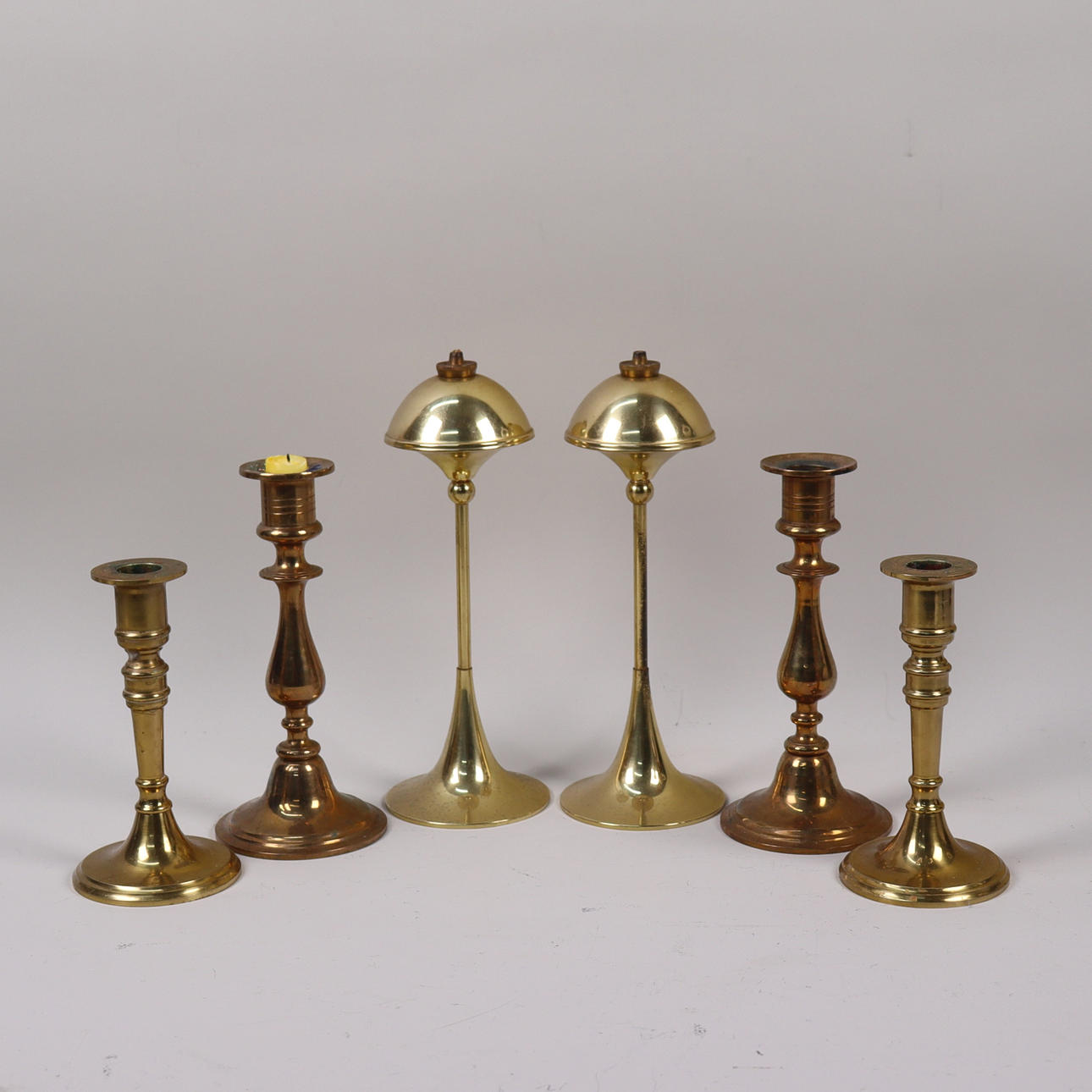 Messinglysestager og Hejl, Danmark olielamper, i alt 6 stk.