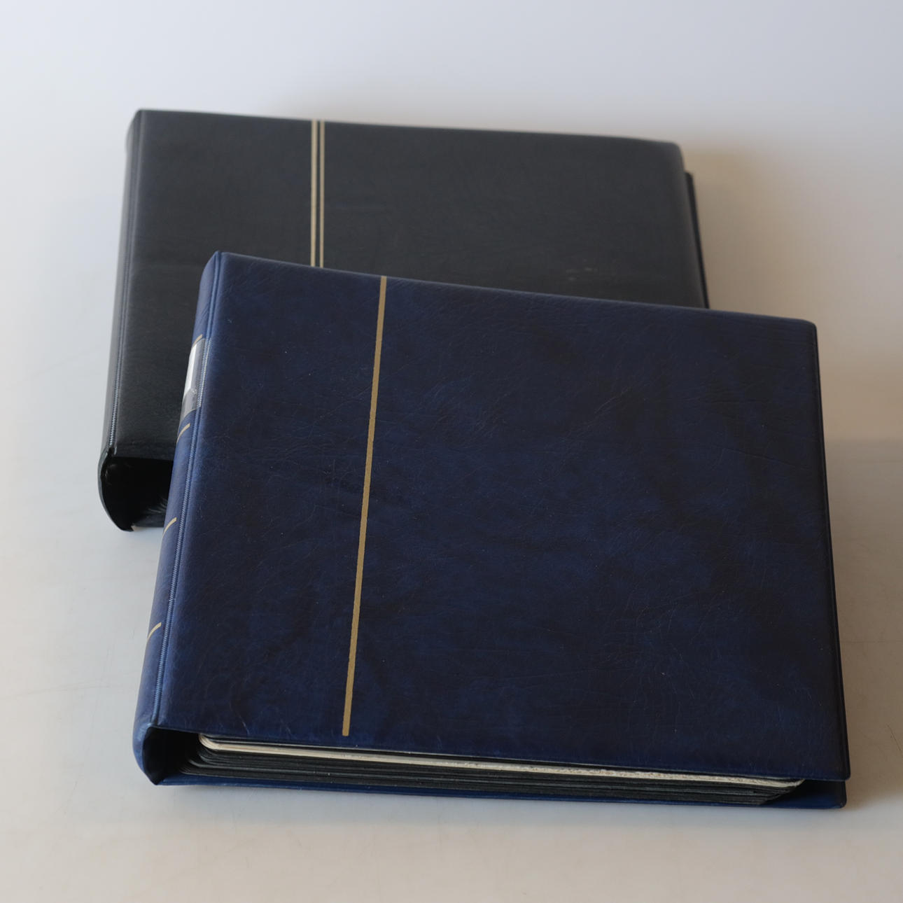 2 ALBUMIA, POSTIMERKIT, Leimattu, 1900-luku.