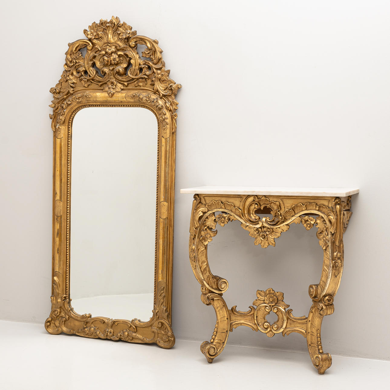 A Neo-Rococo mirror with console table, second half of the 19th century.