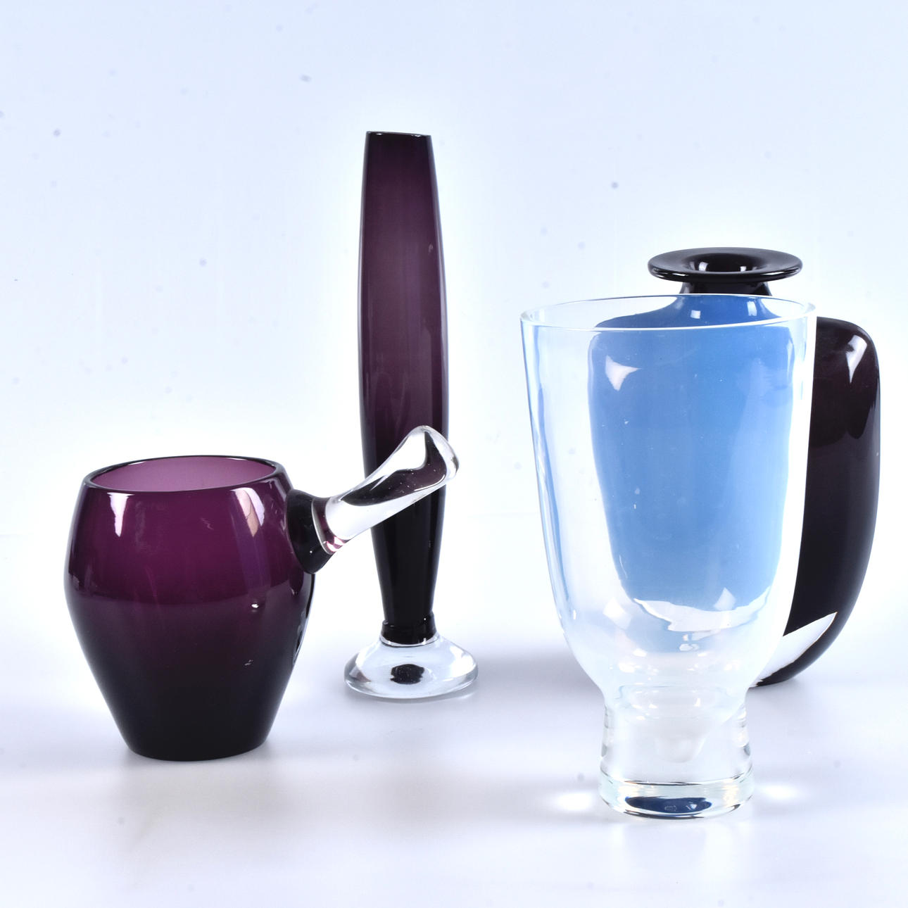 GLASS OBJECTS, 4 pieces, including Kosta Boda.