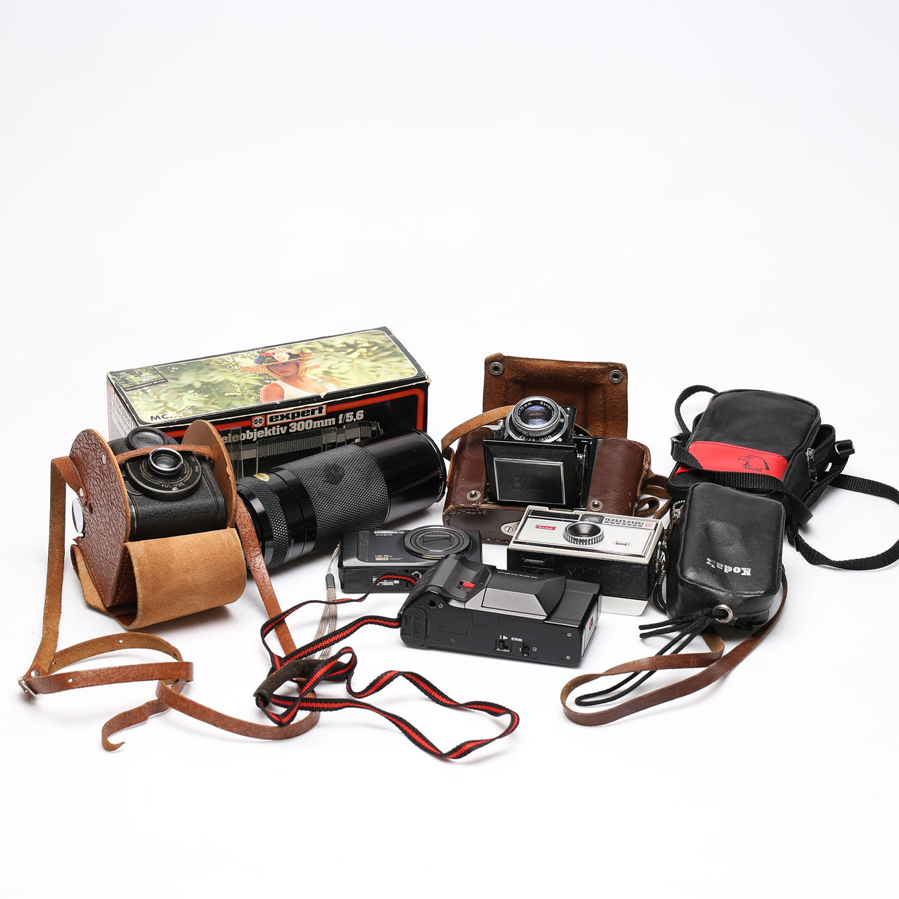 KAMERAT, LINSSIT ja tarvikkeet.