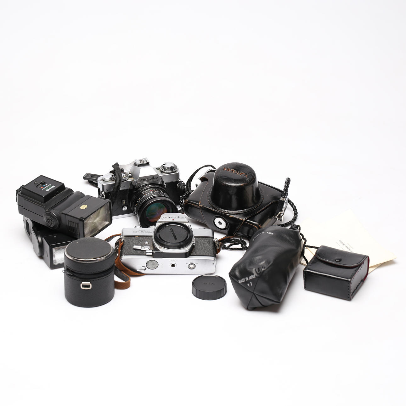 KAMERAT, LINSSIT ja tarvikkeet, pussissa.