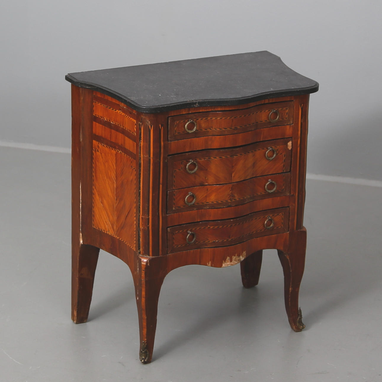 BYRÅ med stenskiva, 1800-tal.