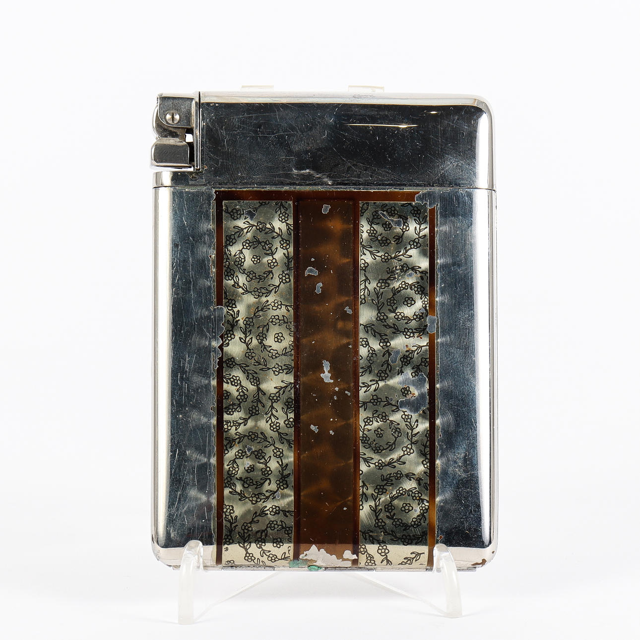 CIGARETTE CASE WITH LIGHTER.