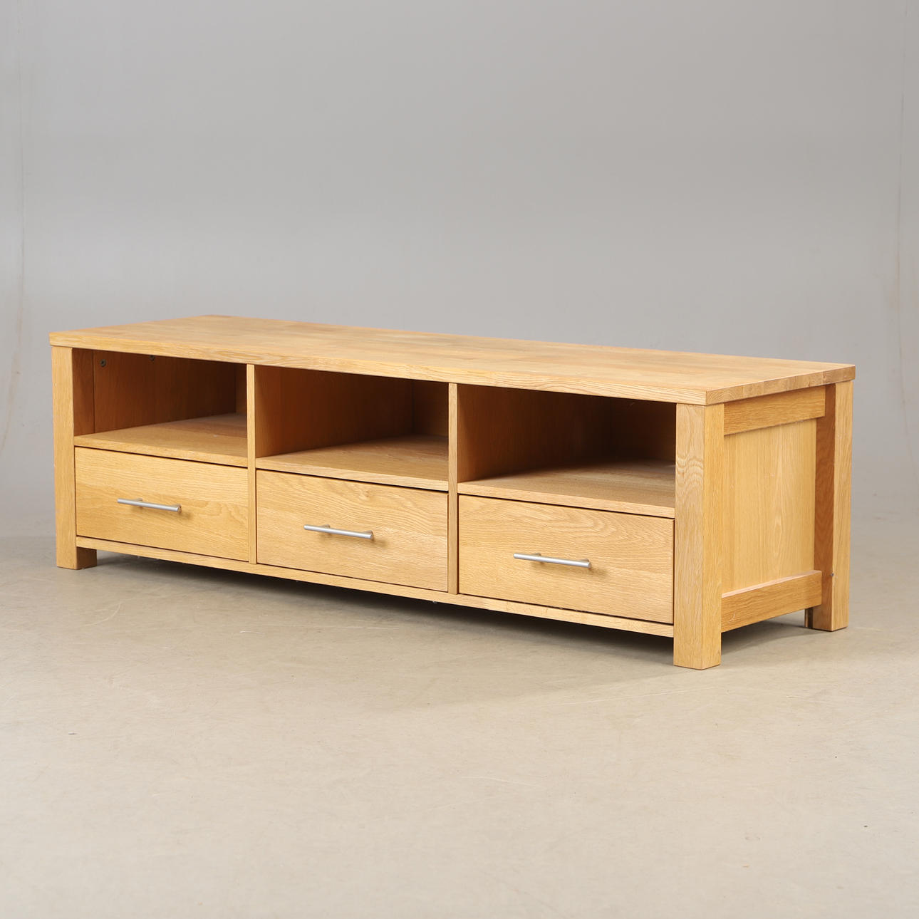 Mediabank, eg, 21. århundrede.