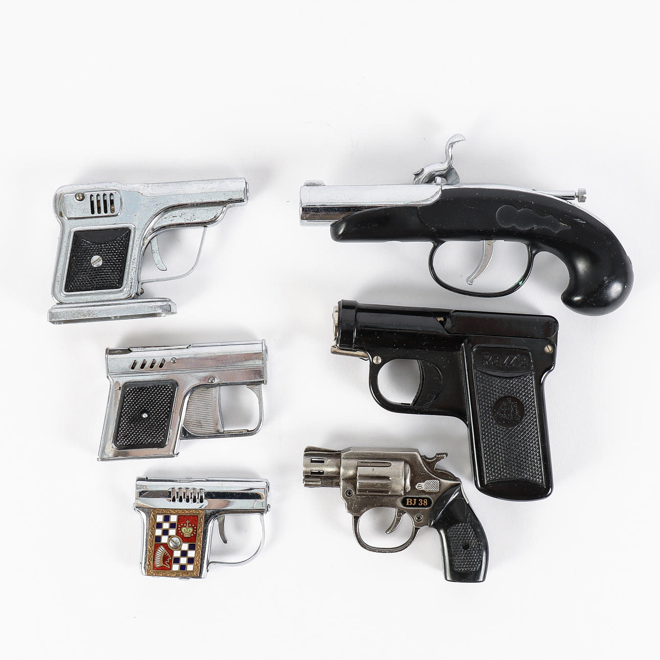 CIGARETTÆNDER 6 stykker i form af pistoler.