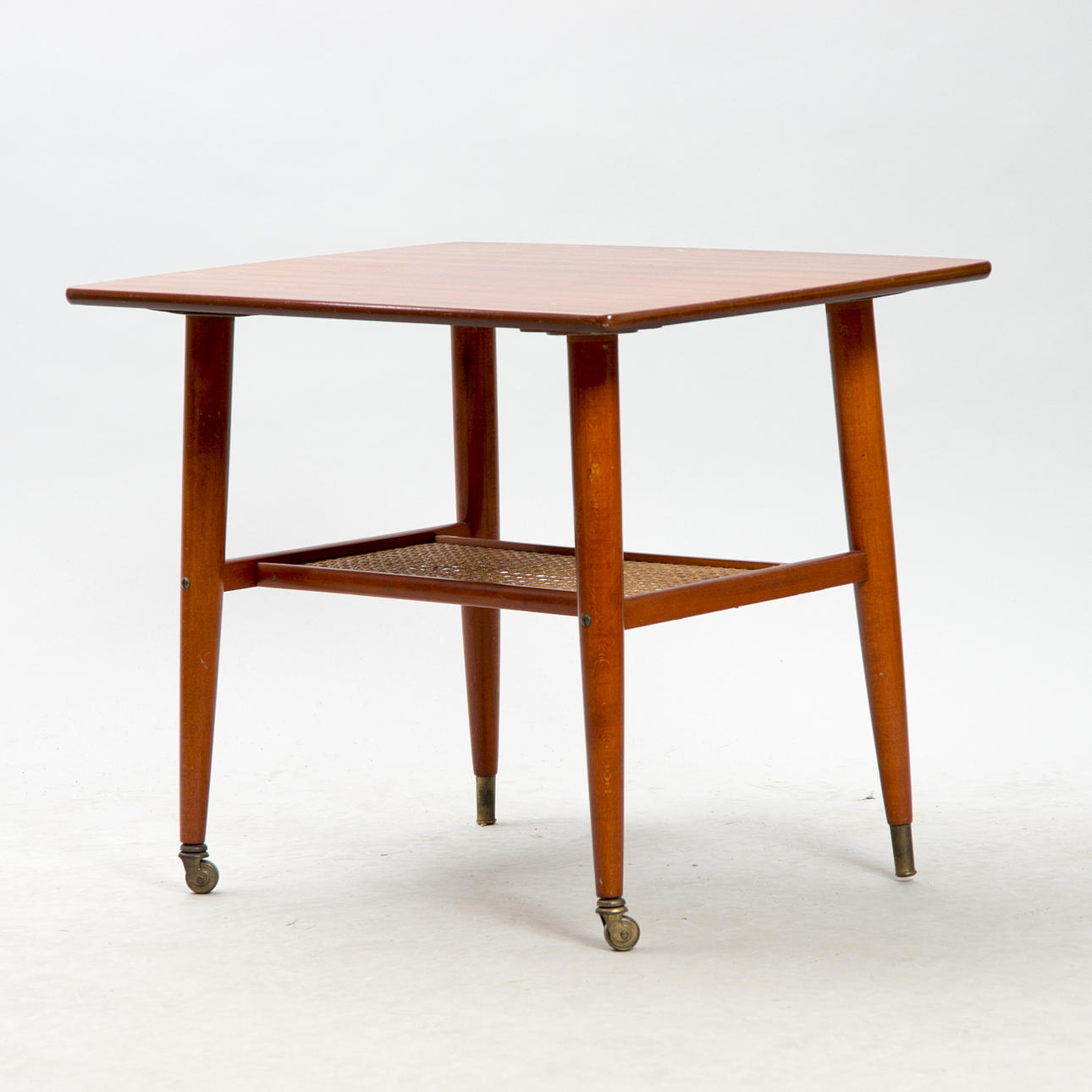 BORD MED HYLLA, mahogny med näthylla, 1960-tal.