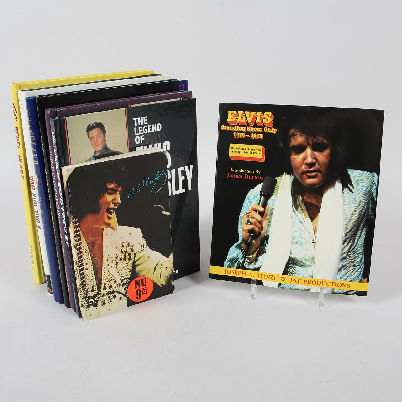 ELVIS PRESLEY, 8 st böcker, bl.a. Standing Room Only.