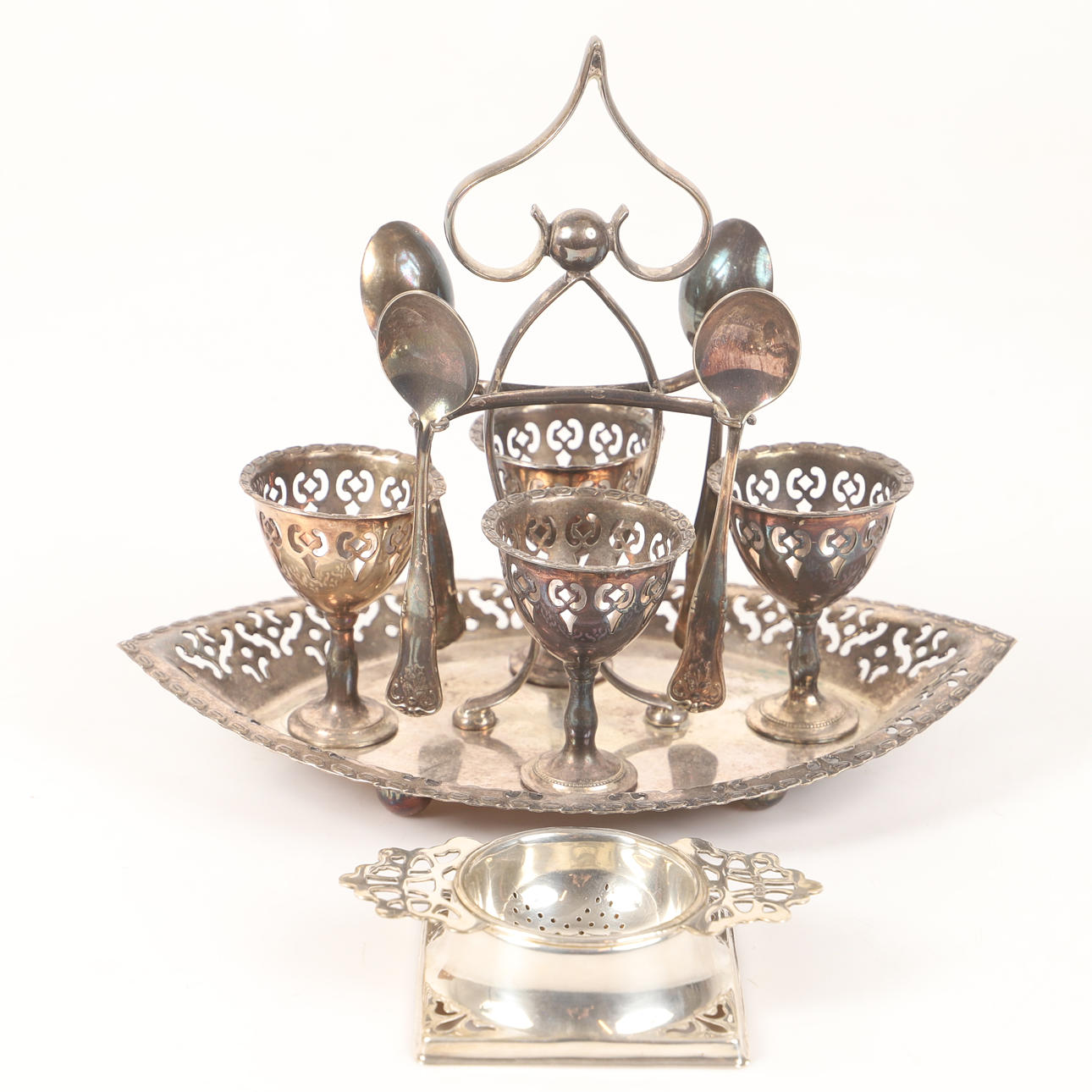 Æggeholder og tesil, nysølv, England.