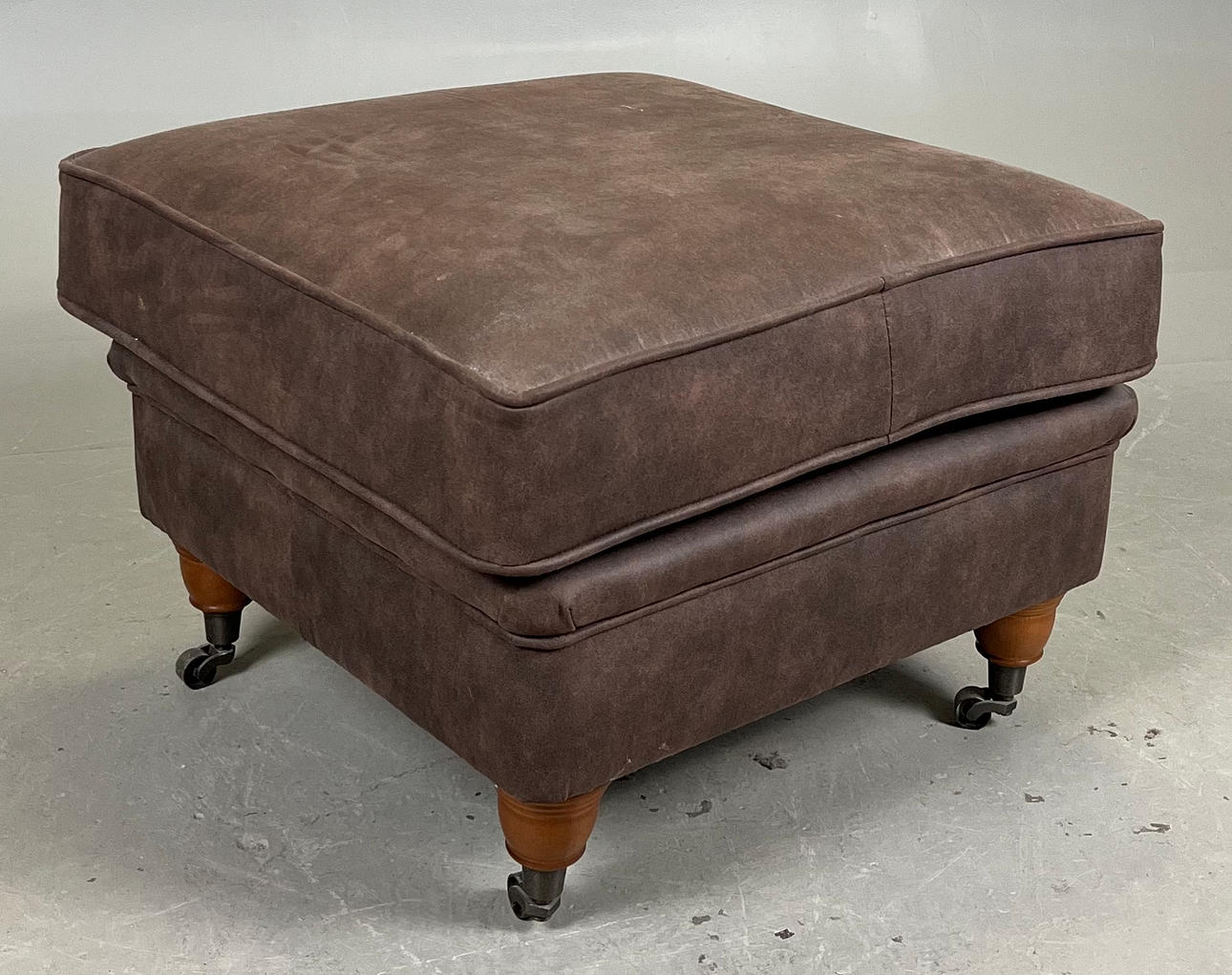 Ein Hocker, Modell Howard, 21. Jahrhundert.