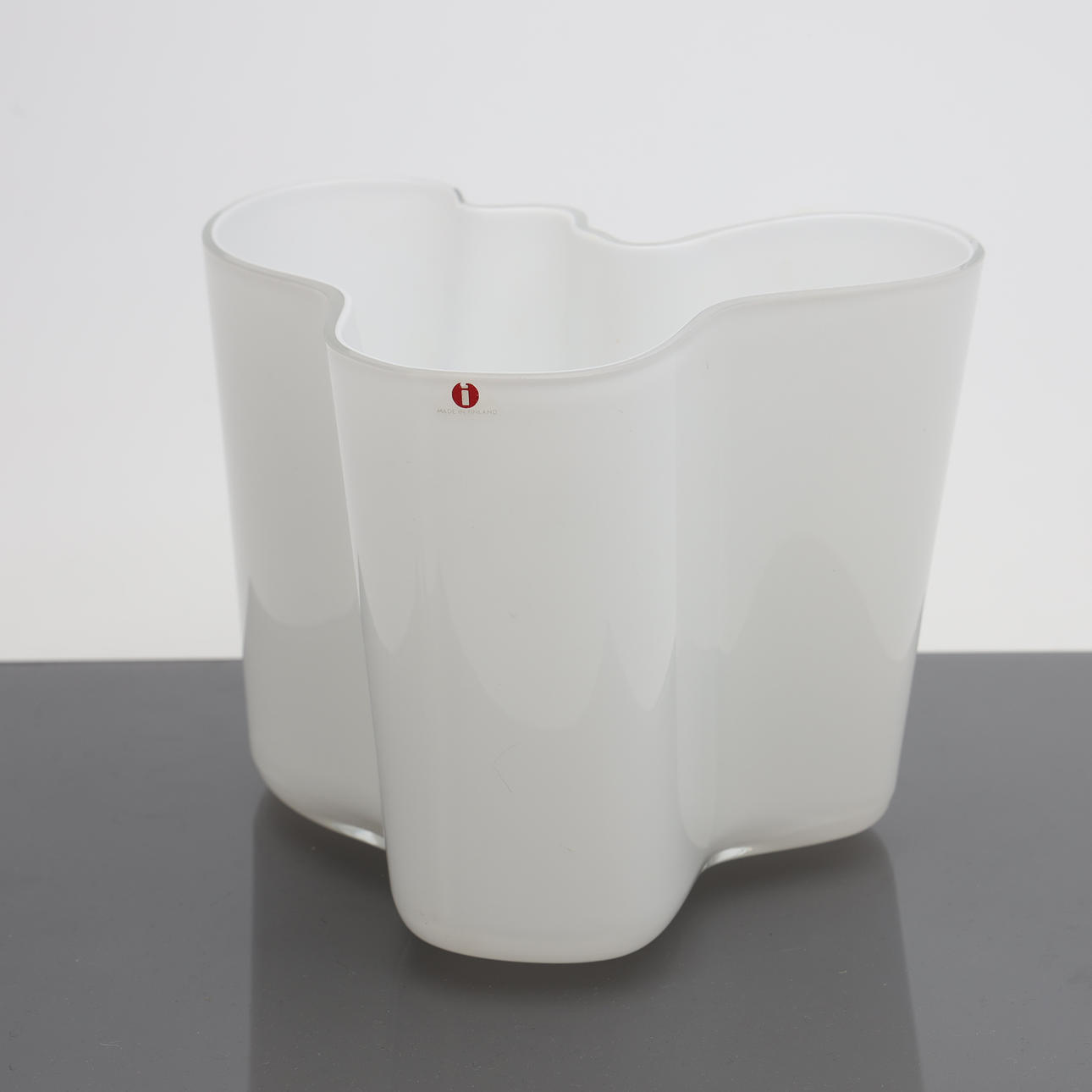 ALVAR AALTO. Eine Glasvase „Savoy“, Iittala.