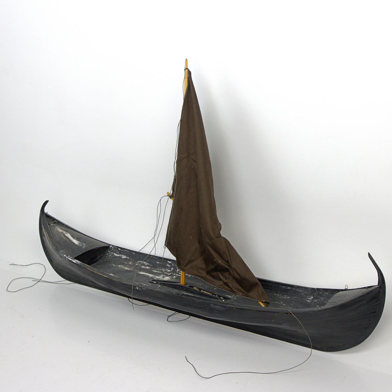 BÅTMODELL, bemålat trä, 1900-tal.