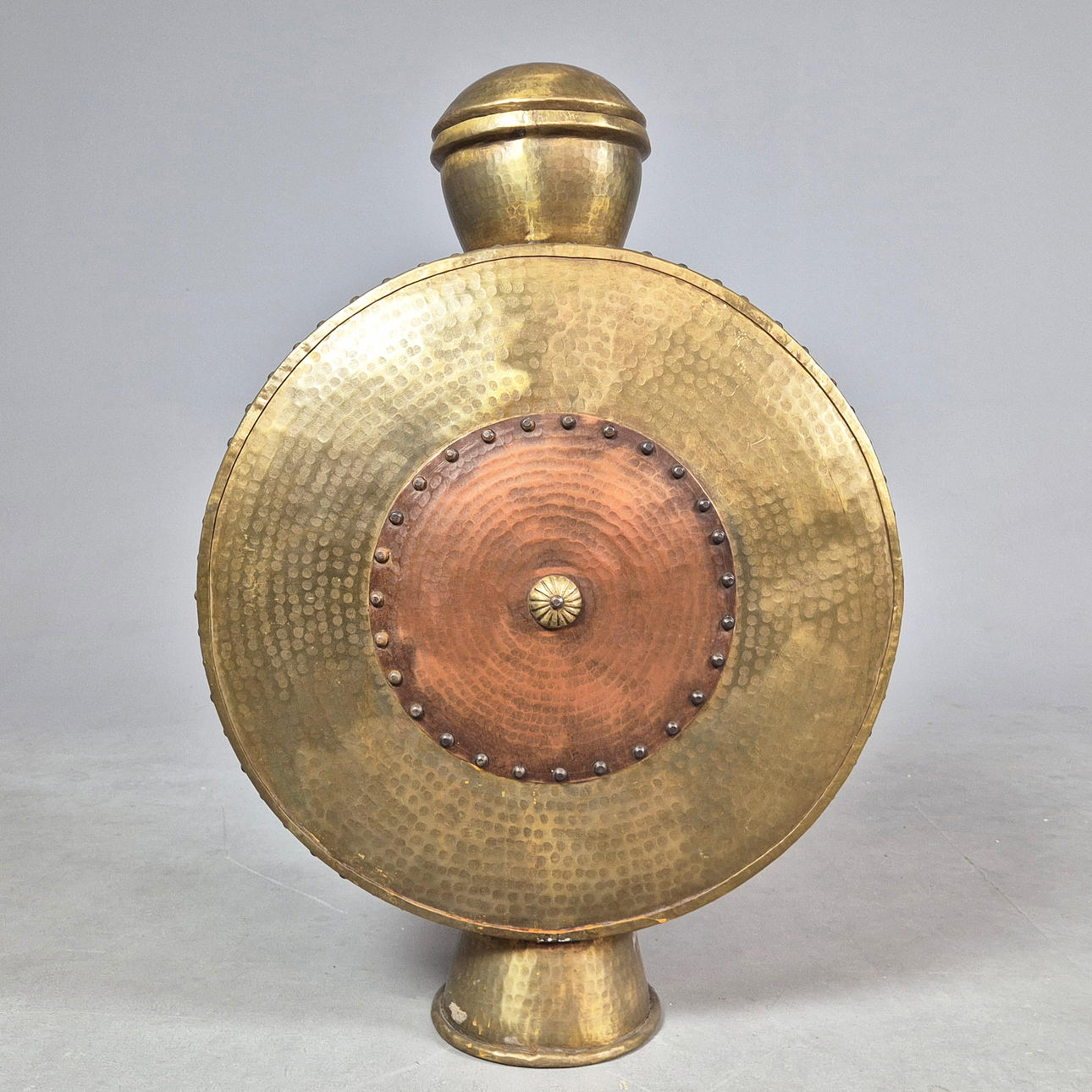 KANNELLINEN METALLIASTIA.