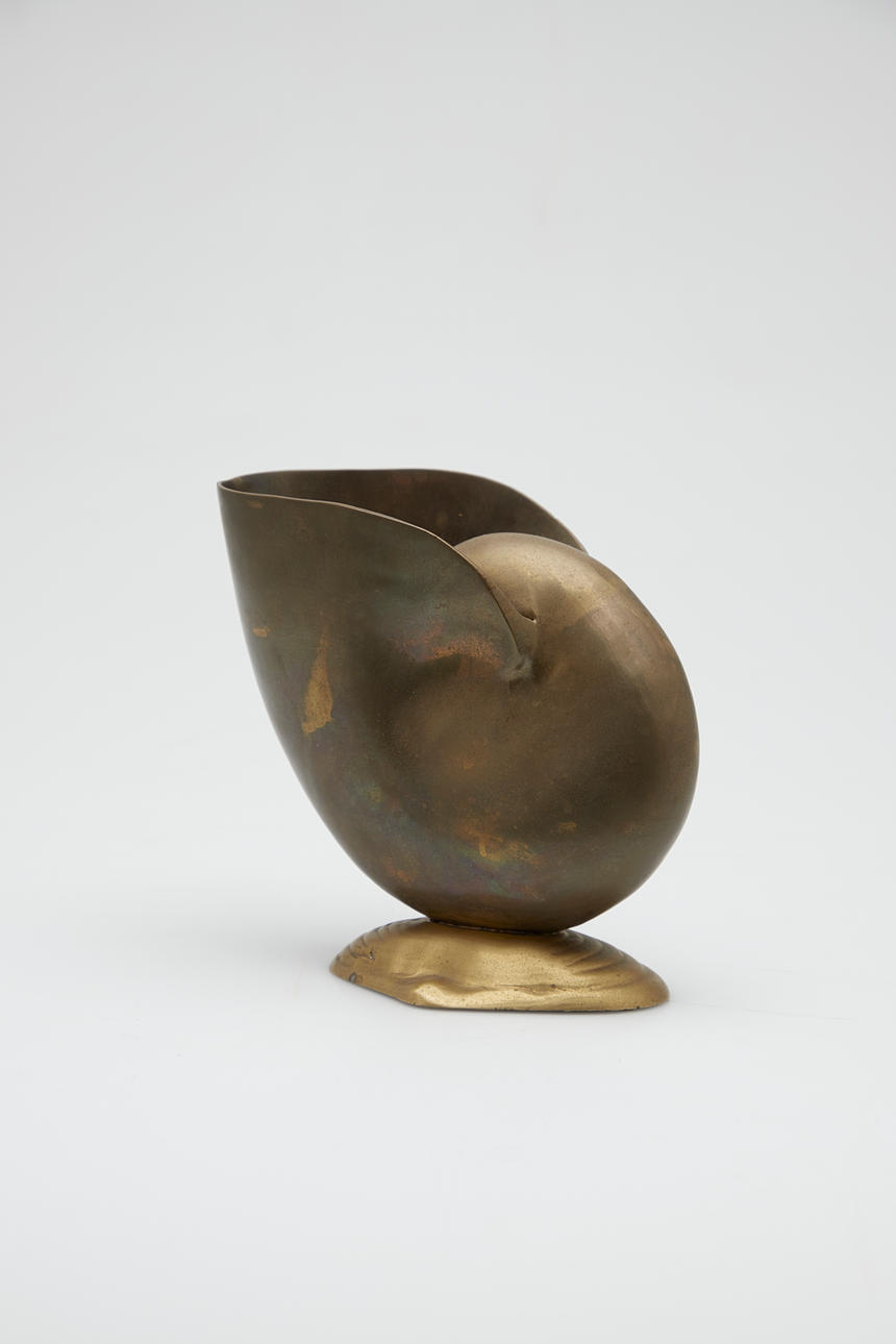 mussel shaped vase, brass.