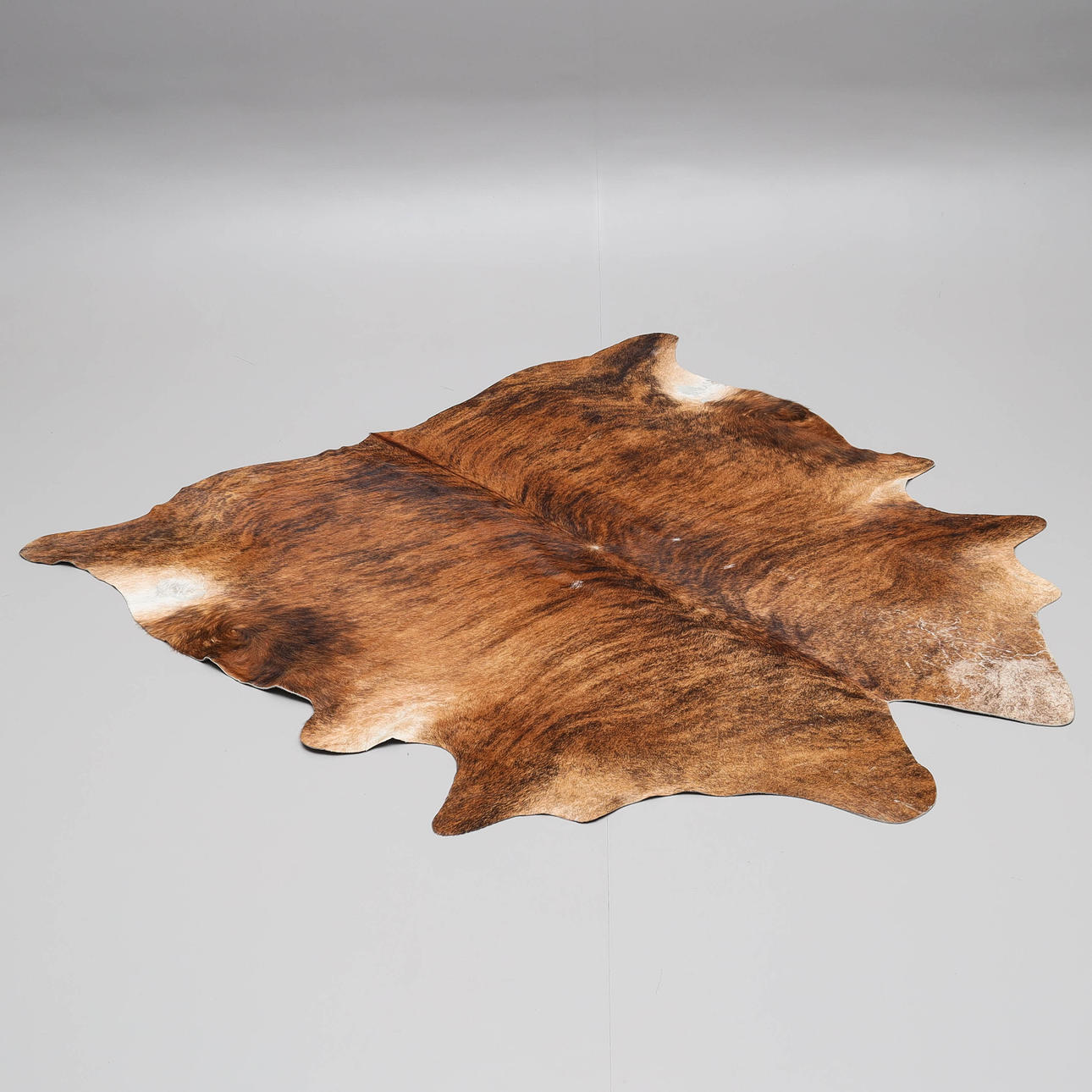 CARPET/COWHIDE approx. 200 x 190 cm.