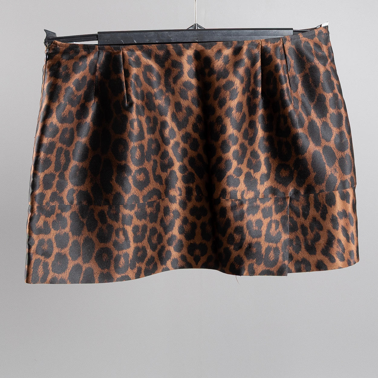 YVES SAINT LAURENT, Minirock, FR 44 (EU 40).