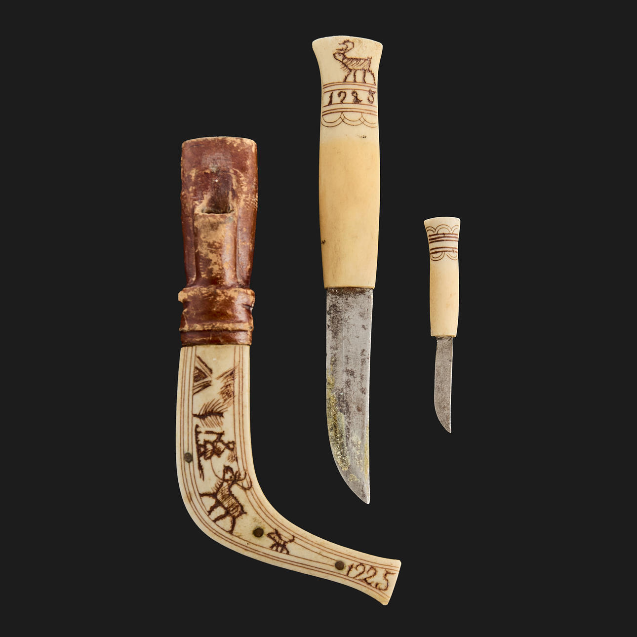 A SAMI DOUBLE KNIFE, horn work, dated 1925.