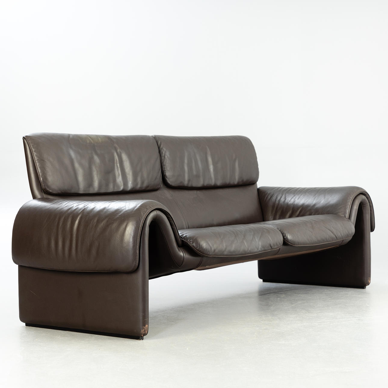 From Sede. 2 1/2-seater/sofa “DS-2011".