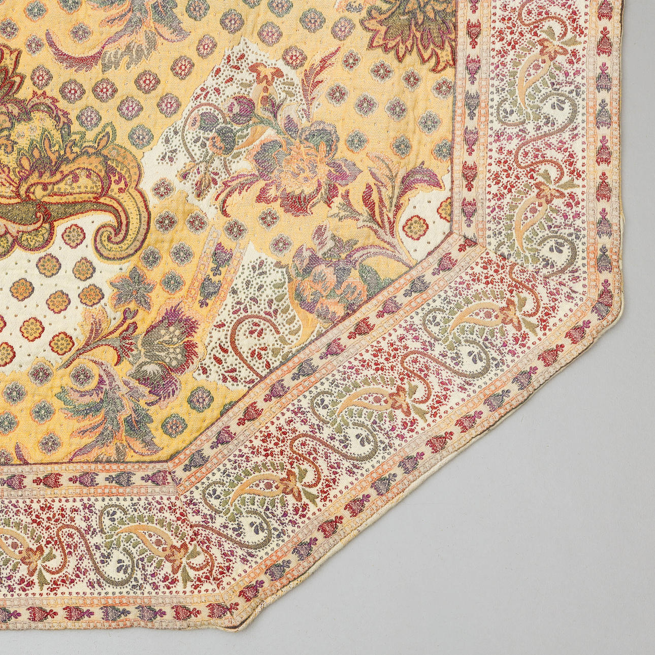 BEDSPREAD, floral decor with border, 245x220 cm.