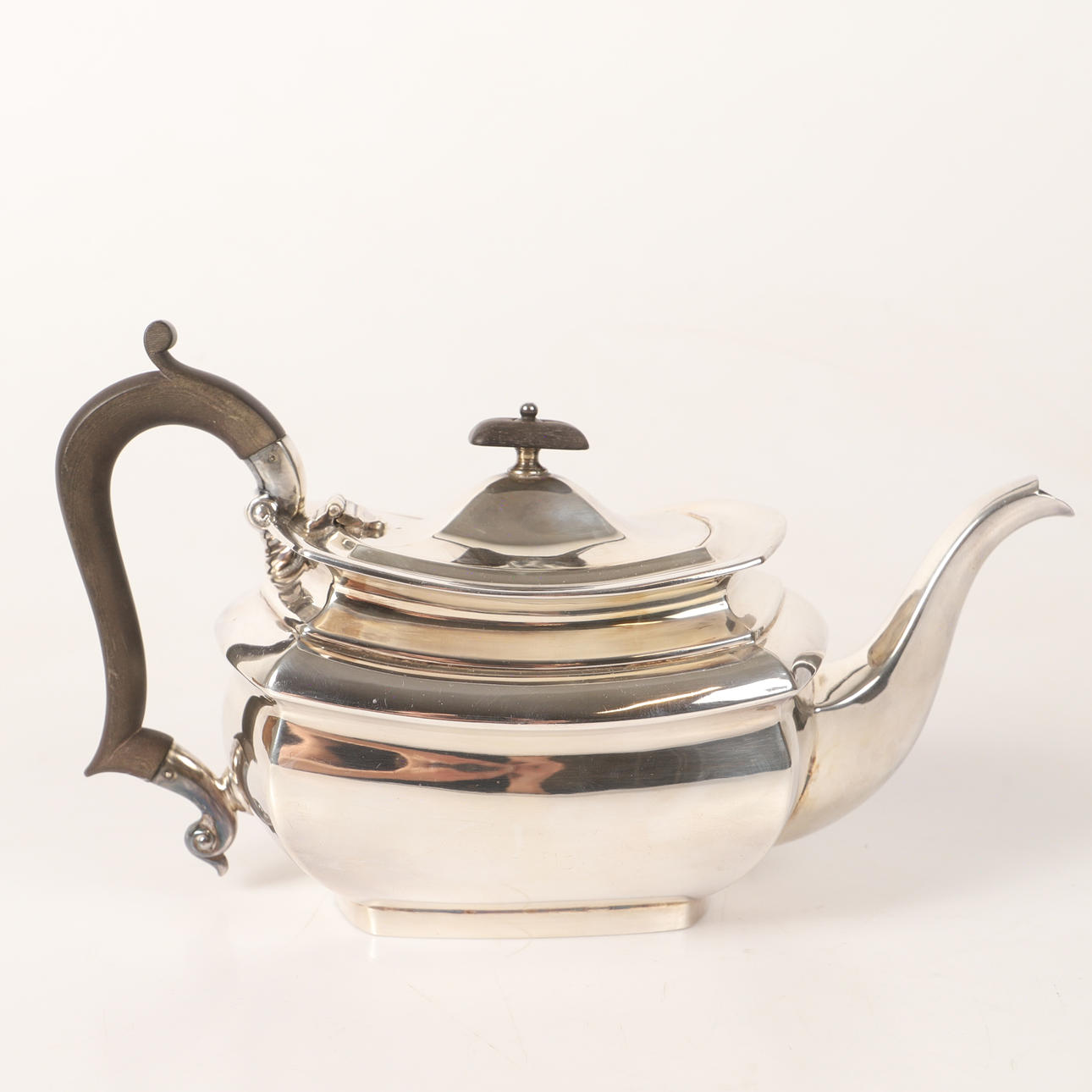 En tekande, nysølv, England.