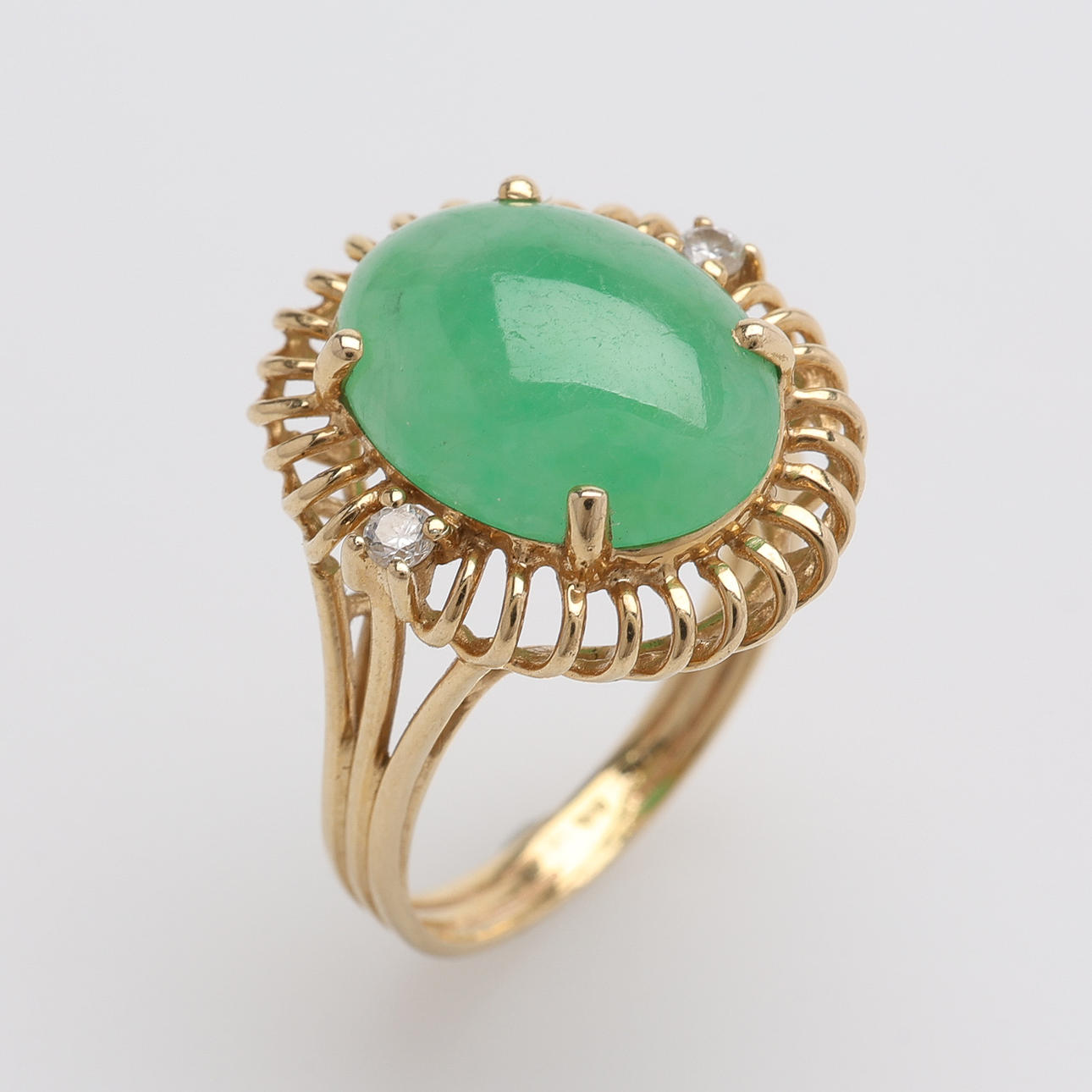 RING, 18K GOLD, NEPHRITE & SMALL DIAMONDS, Approx. 3.8g.