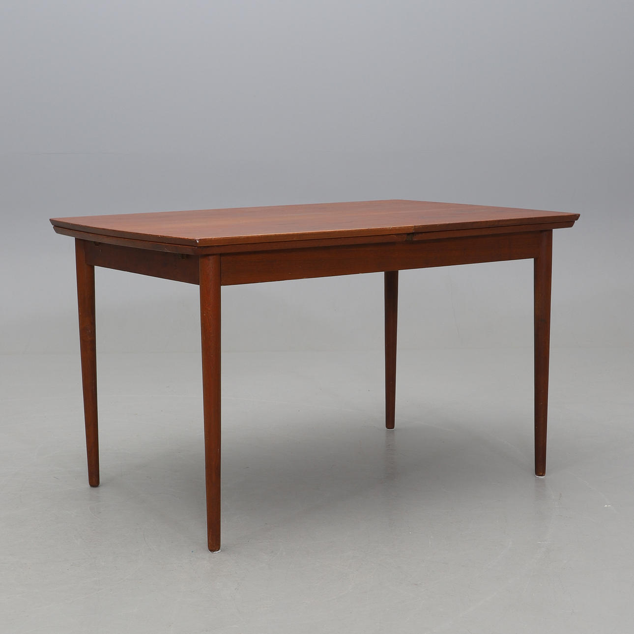 A 1960'S DINING TABLE.