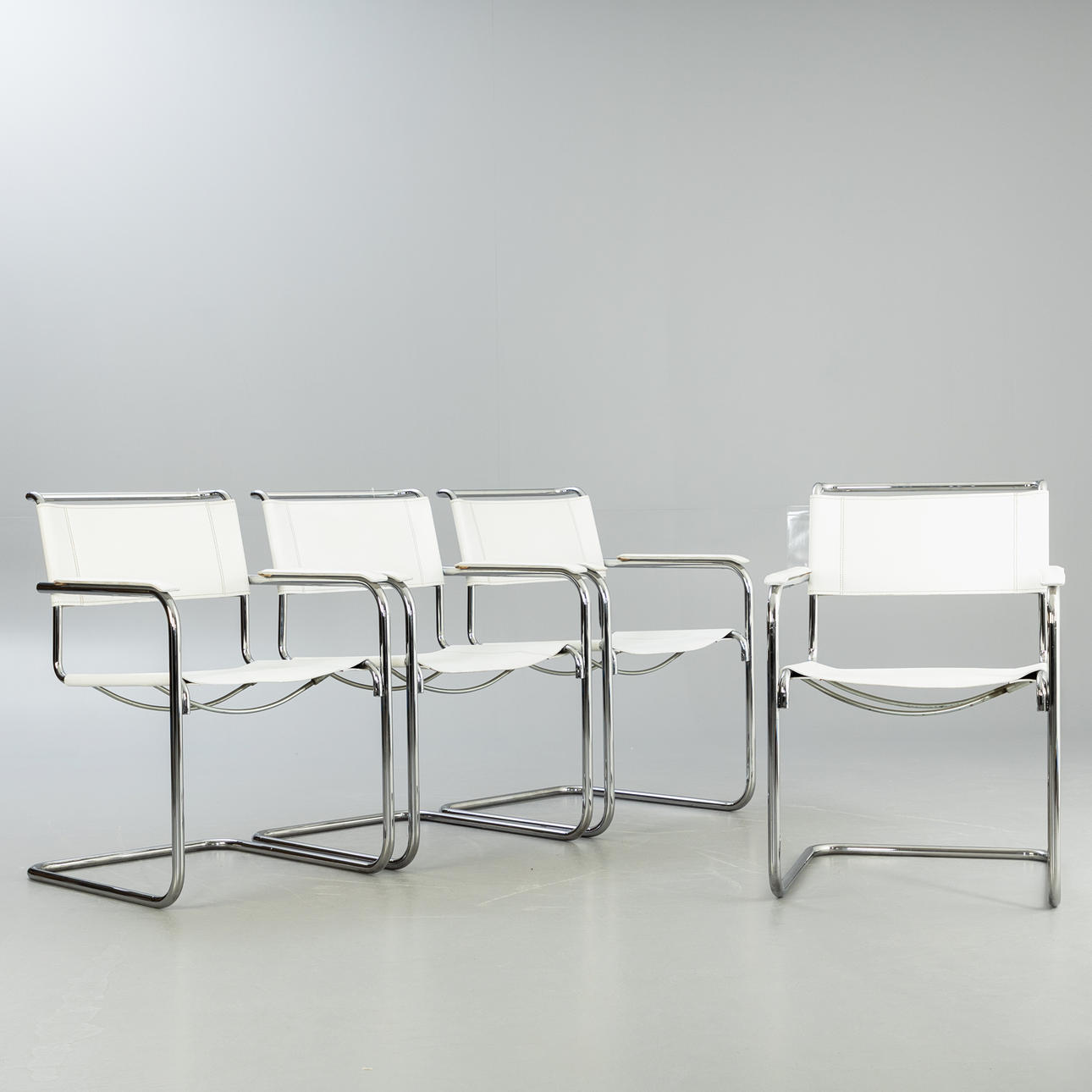 MART STAM. Thonet. 4 Freischwinger, "S34", Leder weiß.