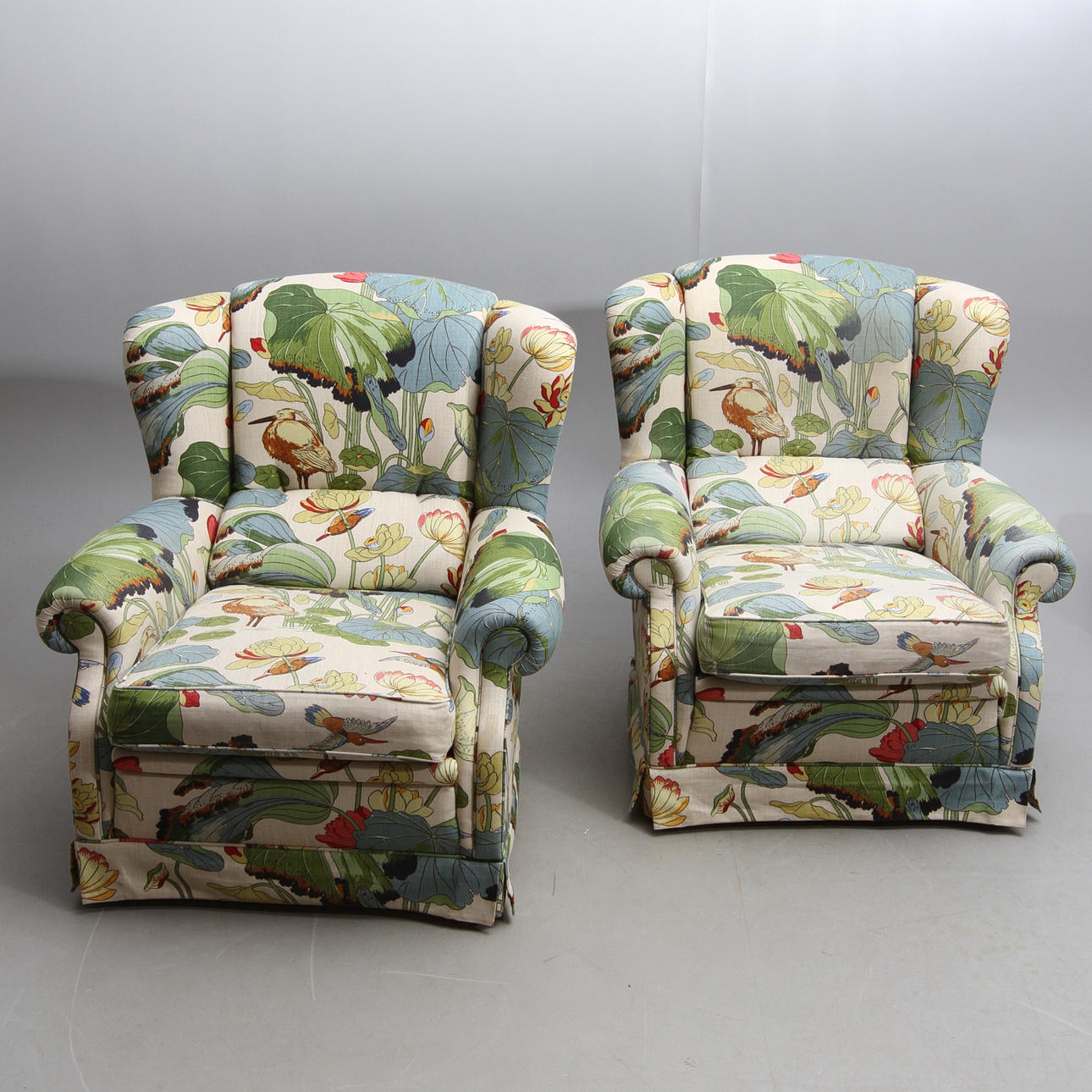 FÅTÖLJER, 1 par, klädsel GP & J Baker, 1900-tal.