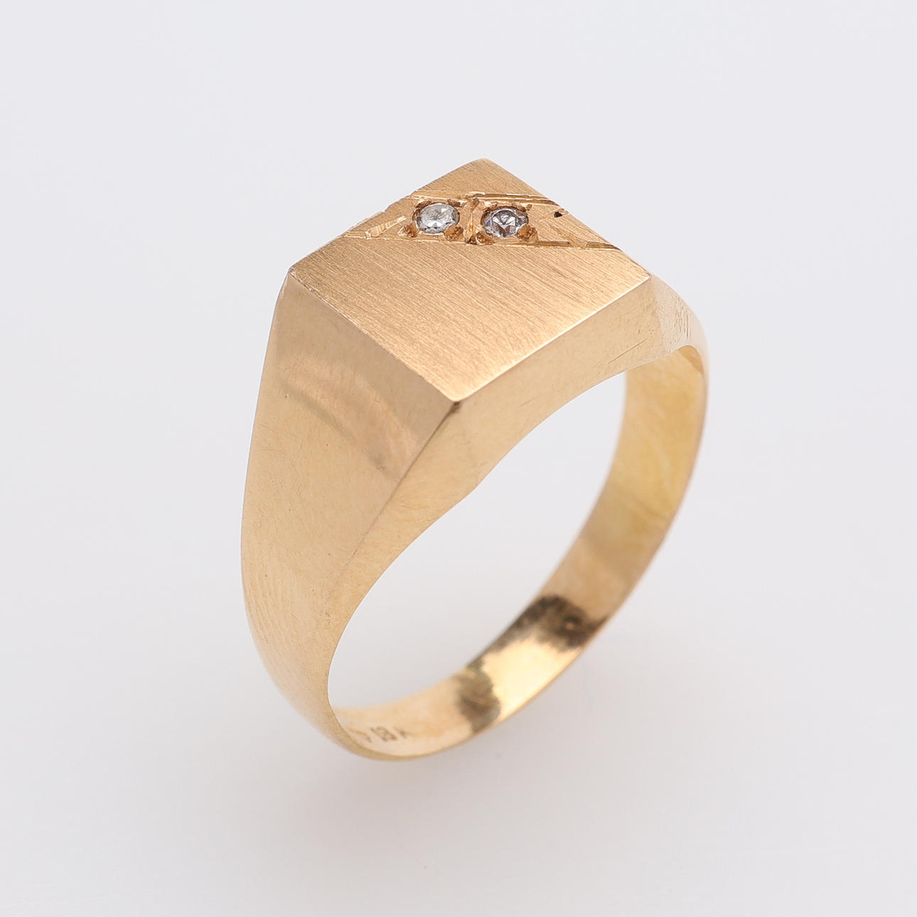 SIGNET RING, 18K GOLD, WEIGHT 3 GRAM.