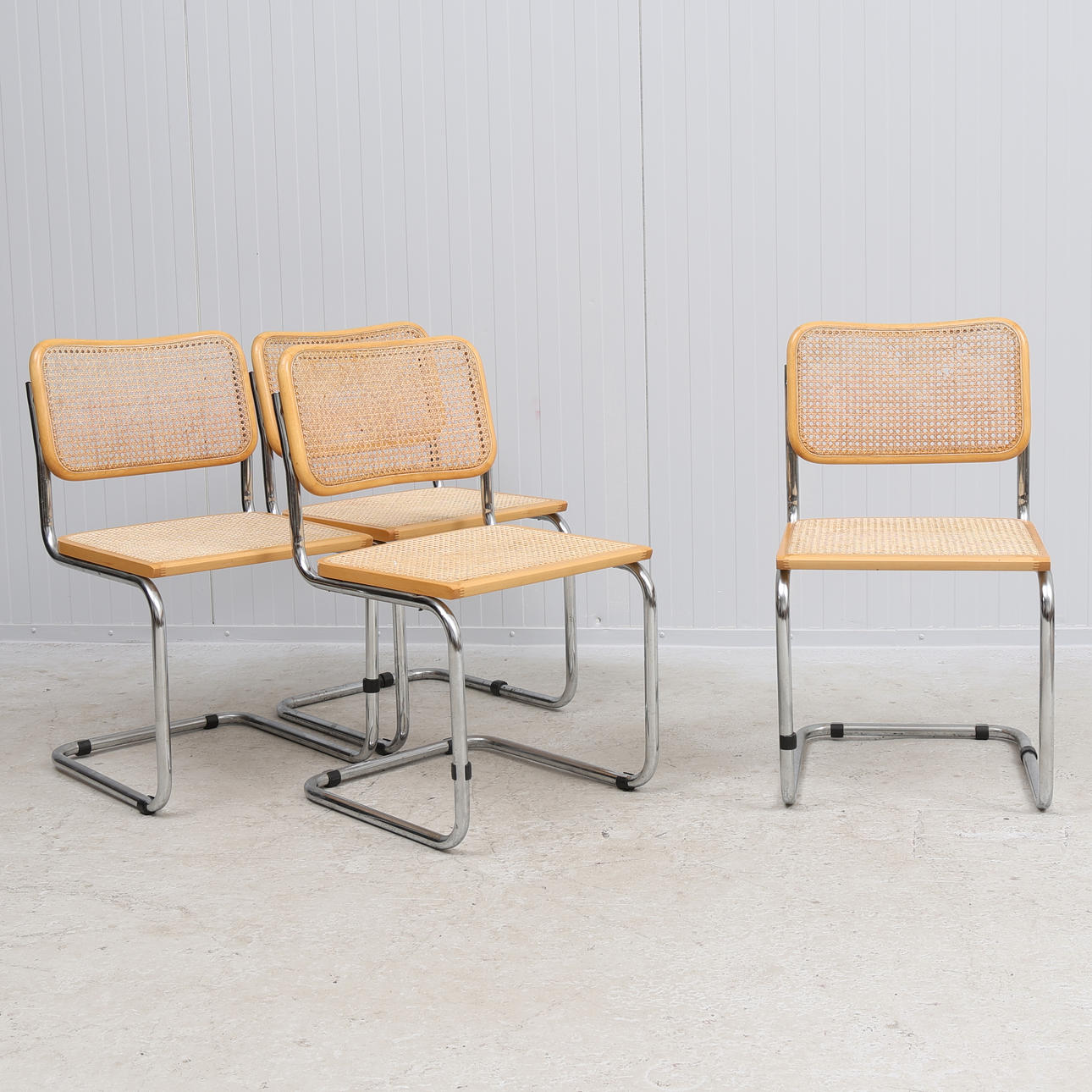 Ein Satz von 4 Bauhaus-Stühlen, Italien.