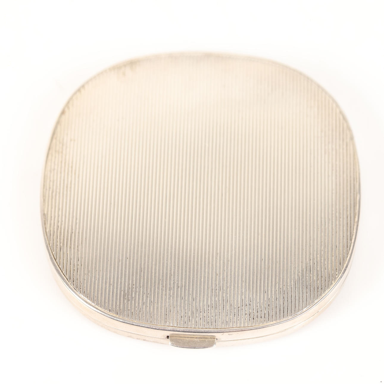 Puuteripakkaus, sterlinghopeaa, 1960.