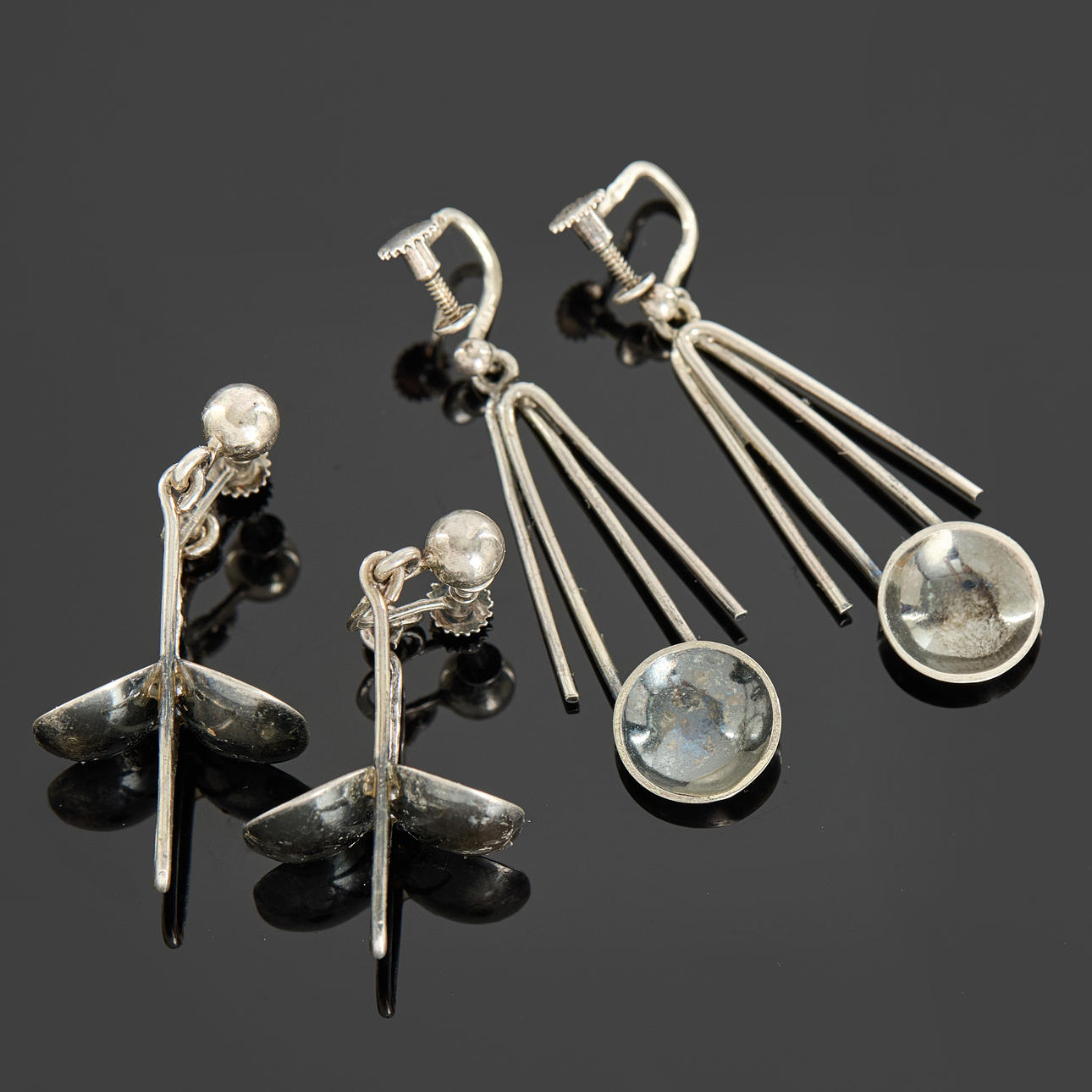 DROP EARRINGS, two pairs, silver, abstract shape, screw clasp, Bengt Andersson.