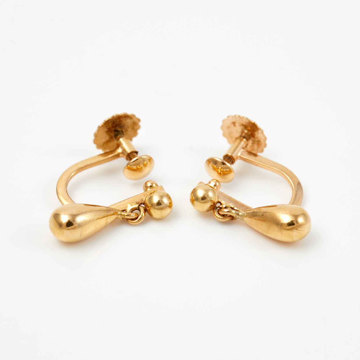 EARRINGS, 1 pair, 18k gold, drop-shaped with screw cap.