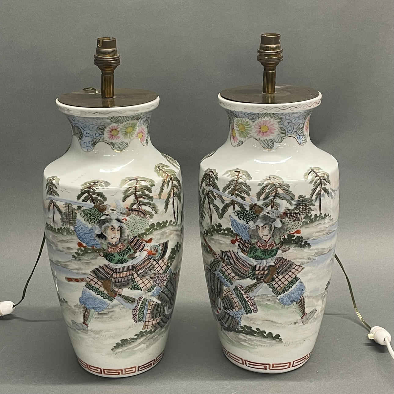 TIDLIGE 20. ÅRHUNDREDE JAPANSKE VASER BORDLAMPER.