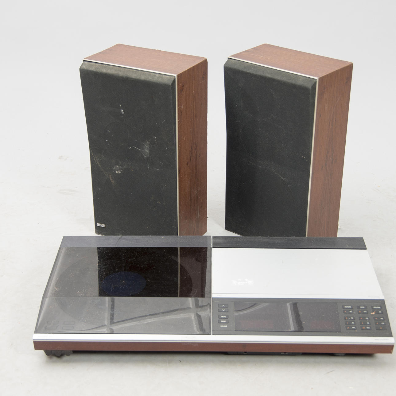 STEREO MED HÖGTALARE, B&O.