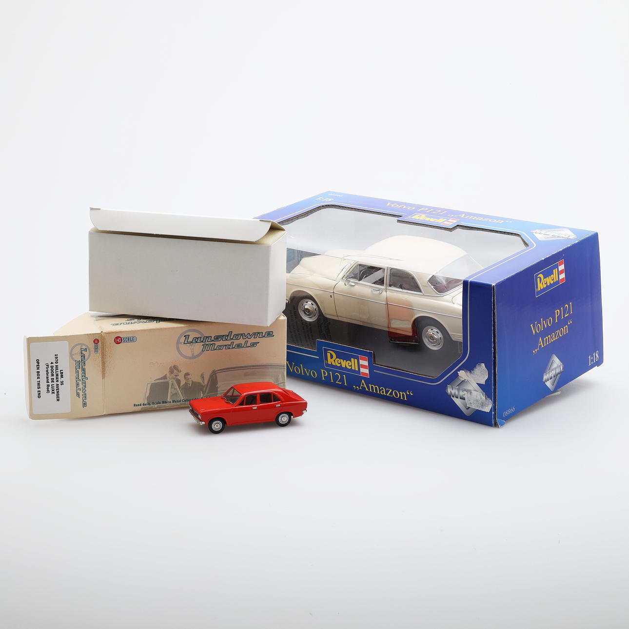 Zwei Modellautos, Revell, Lansdowne, 2000er.