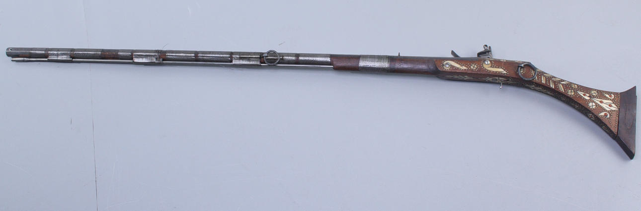 FLINT LOCK RIFLE, arabisk, formentlig kopi.